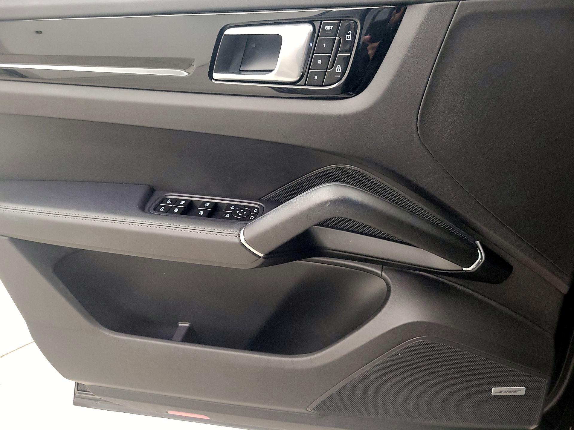 Thumbnail: 2021 Porsche Cayenne - 12