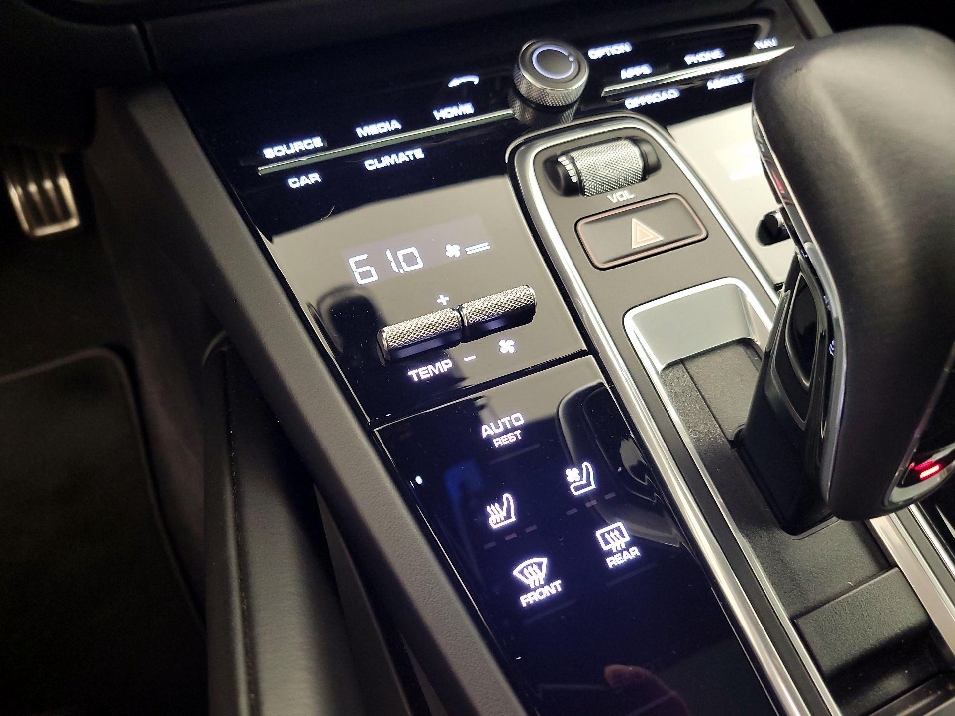 Thumbnail: 2021 Porsche Cayenne - 17