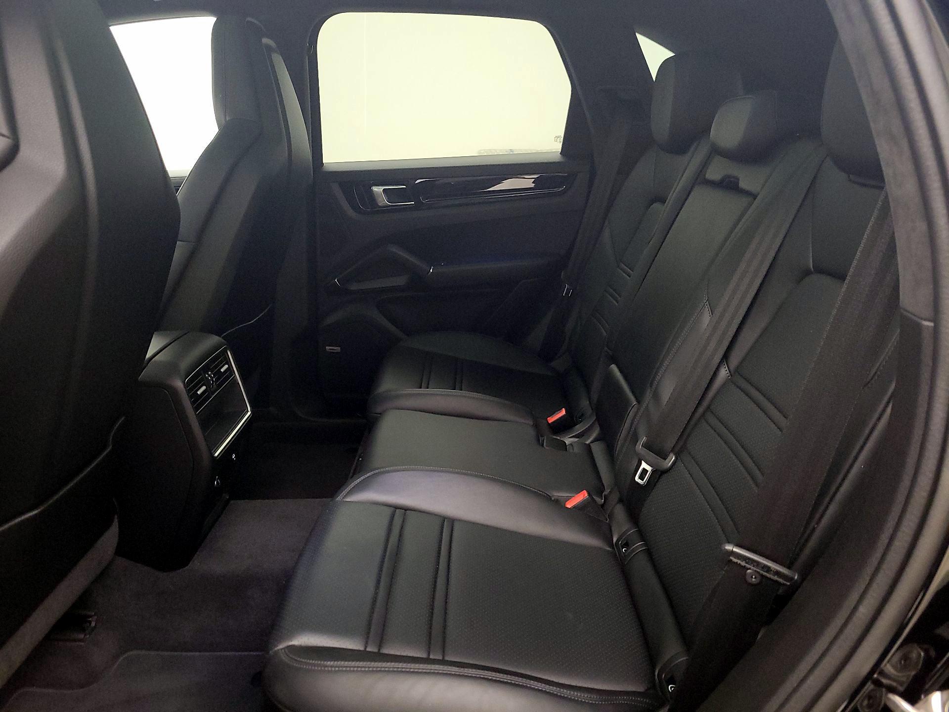 Thumbnail: 2021 Porsche Cayenne - 20