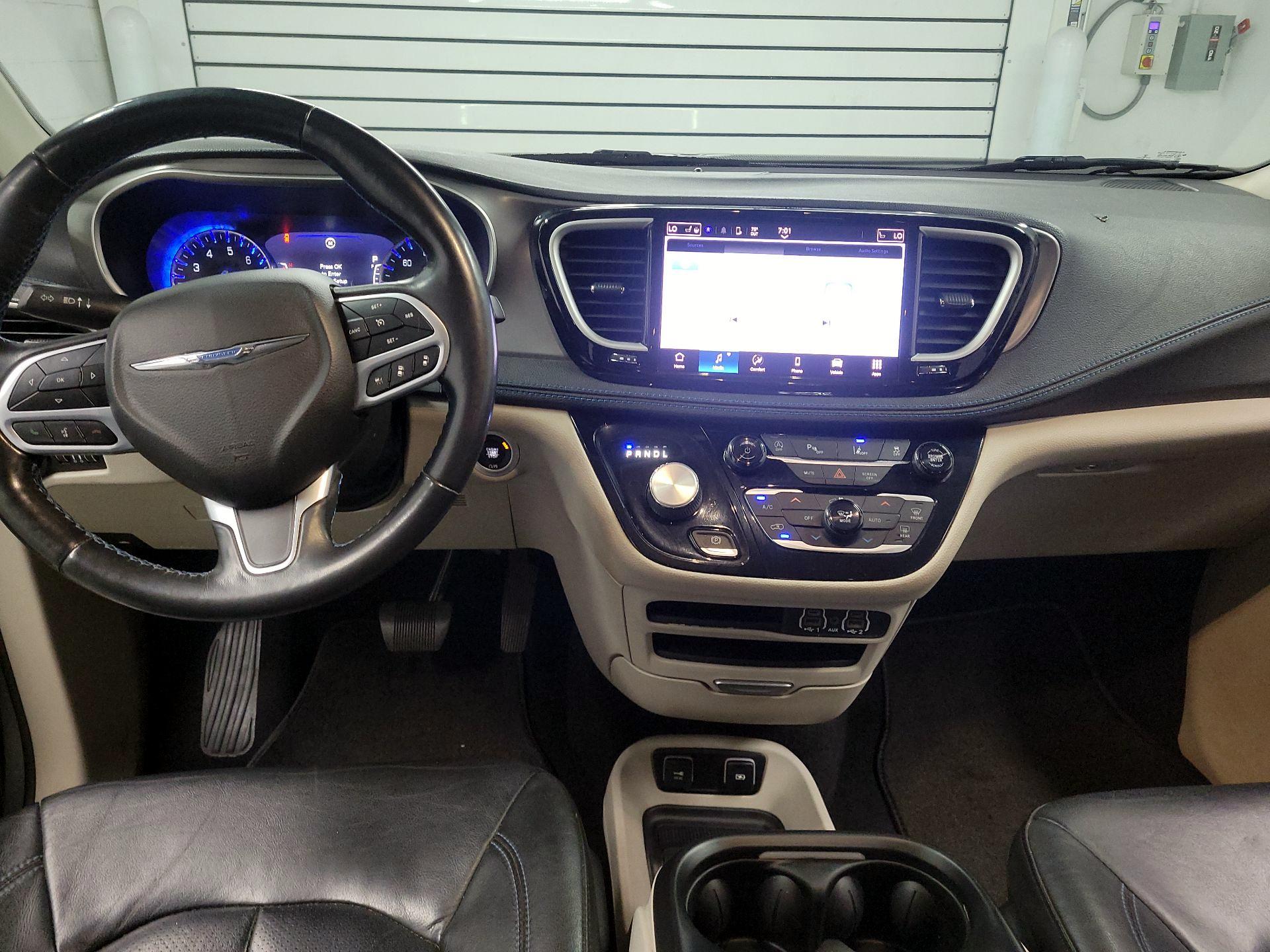 Thumbnail: 2021 Chrysler Pacifica - 9
