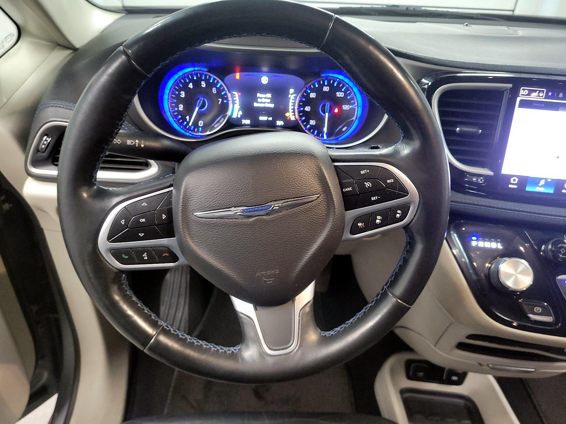 Thumbnail: 2021 Chrysler Pacifica - 10