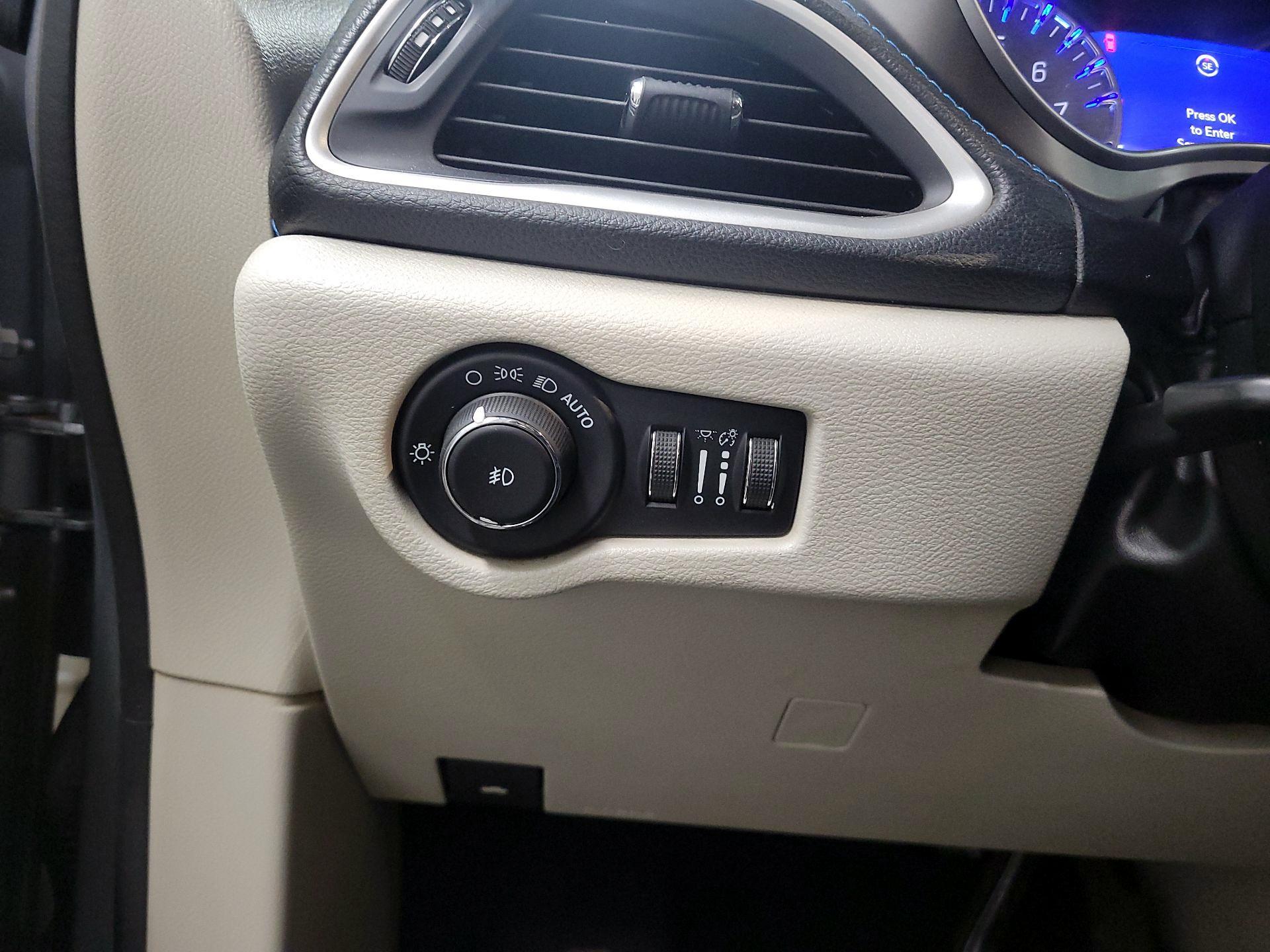 Thumbnail: 2021 Chrysler Pacifica - 13