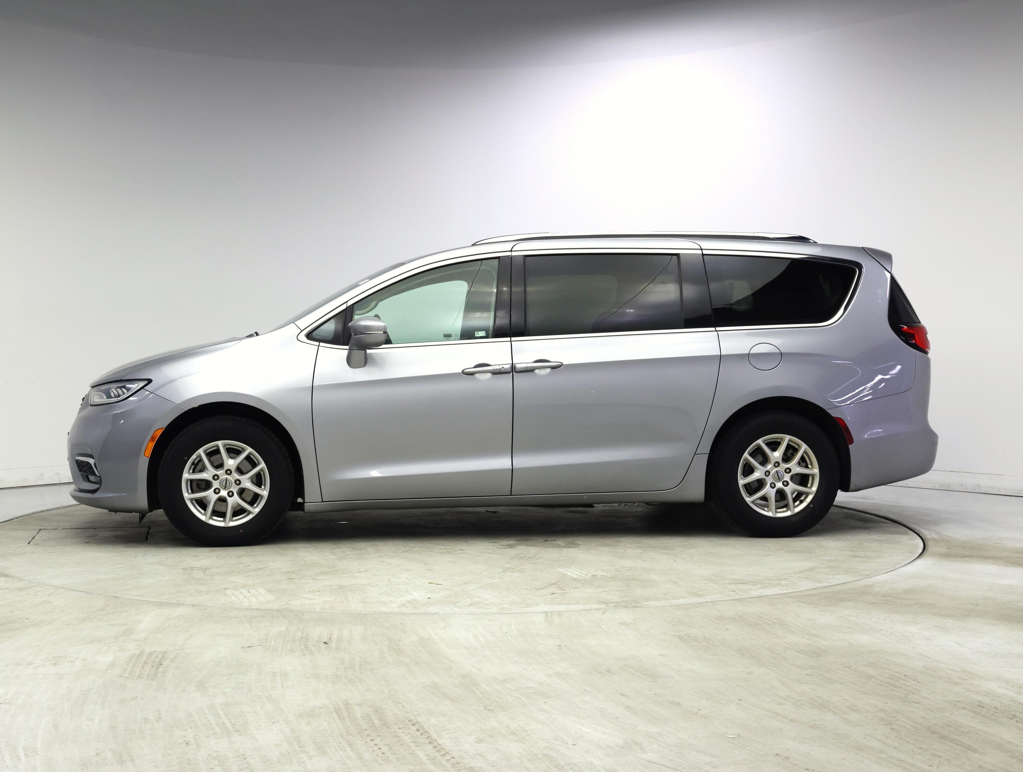 Thumbnail: 2021 Chrysler Pacifica - 3