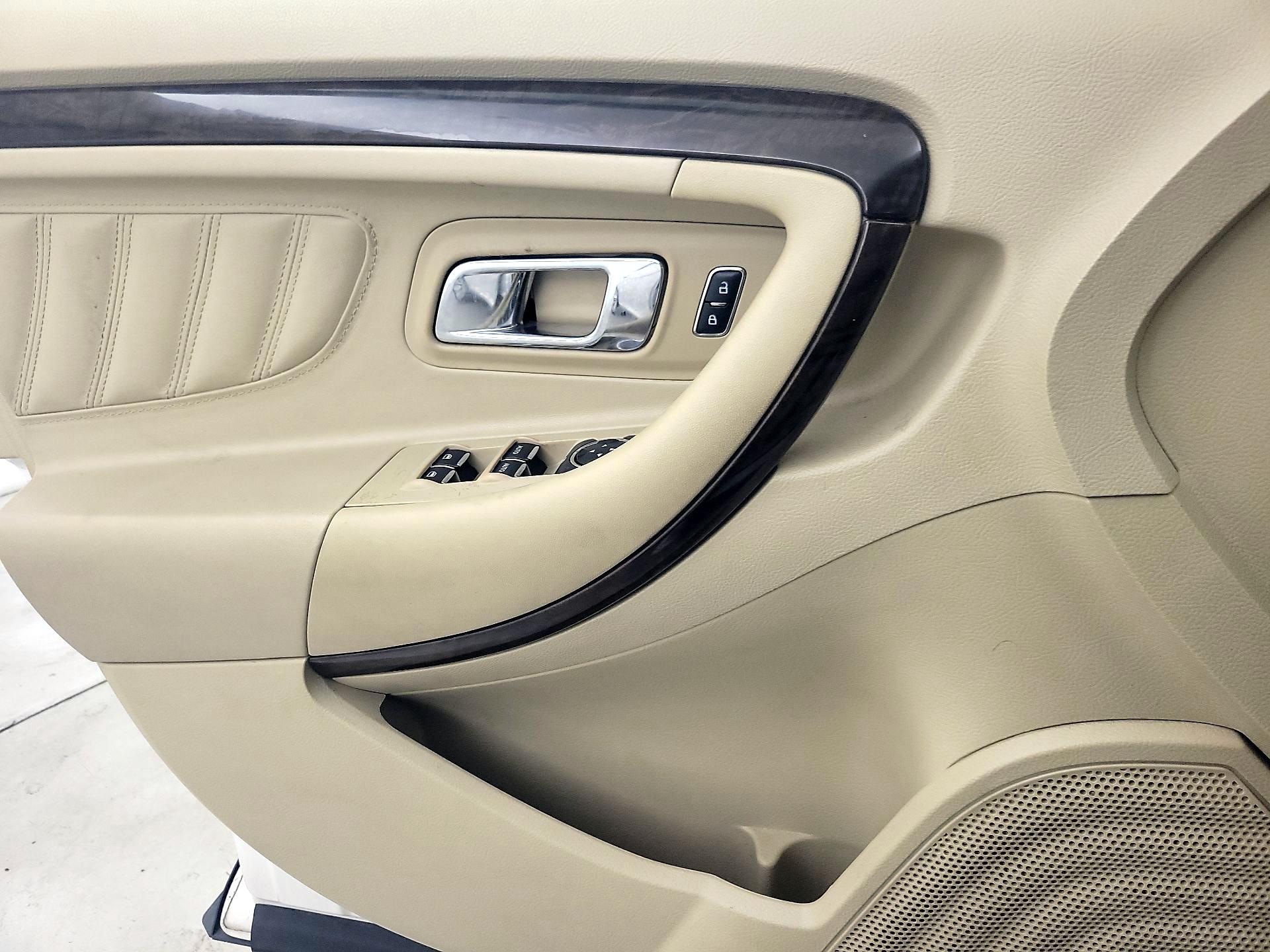 Thumbnail: 2014 Ford Taurus - 12