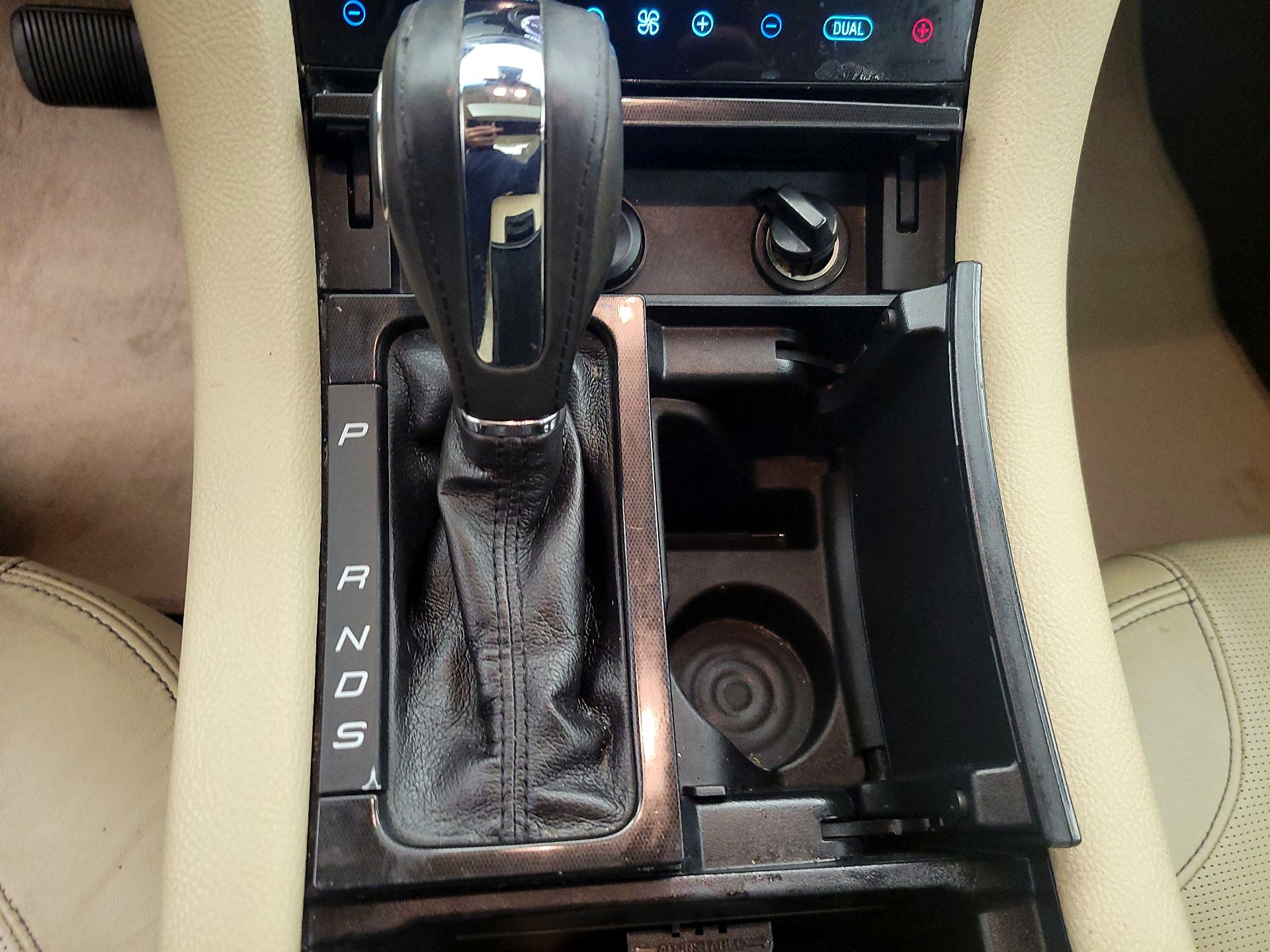 Thumbnail: 2014 Ford Taurus - 17