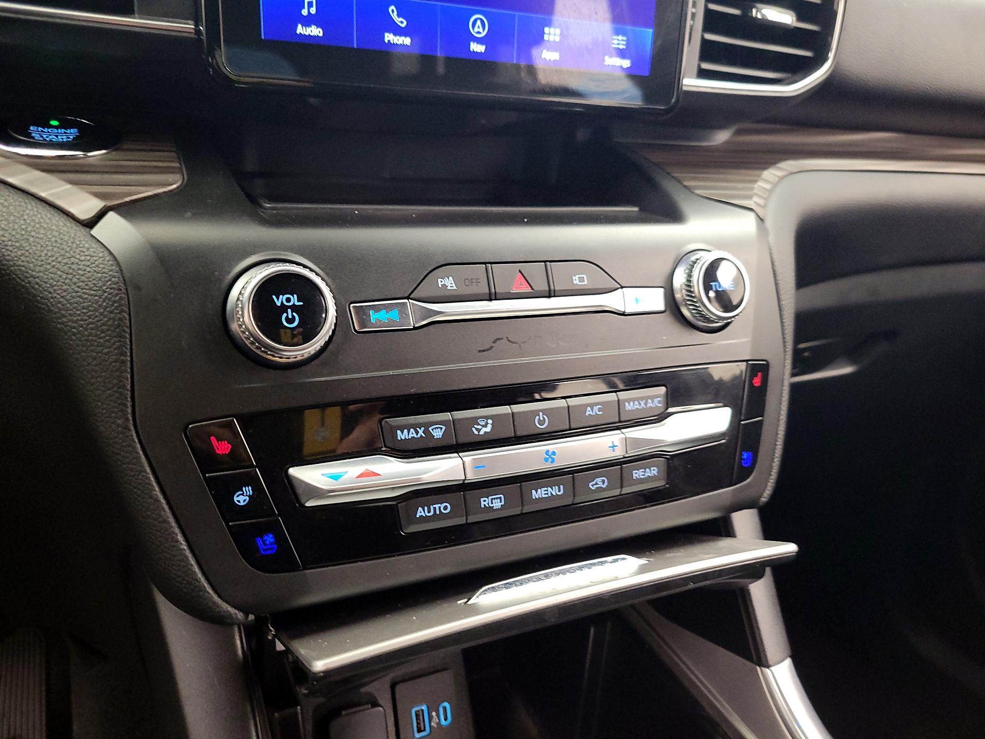 Thumbnail: 2020 Ford Explorer - 16