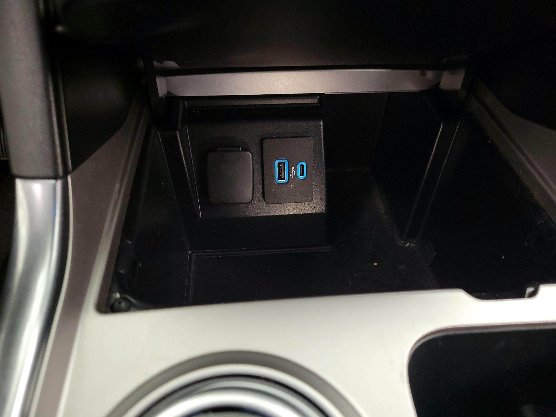 Thumbnail: 2020 Ford Explorer - 18