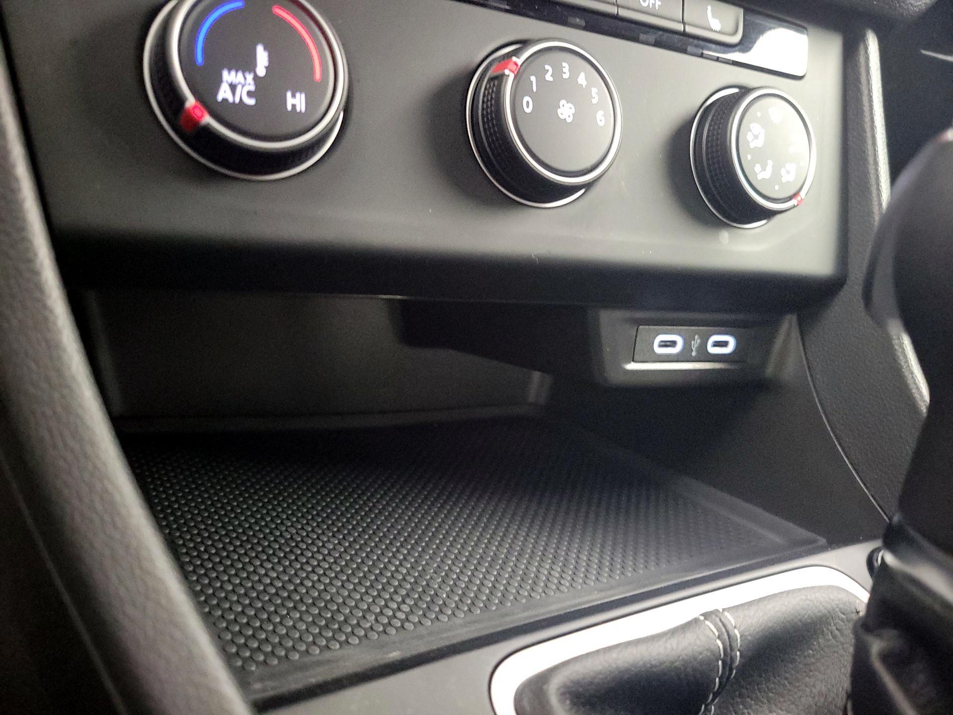 Thumbnail: 2024 Volkswagen Jetta - 18