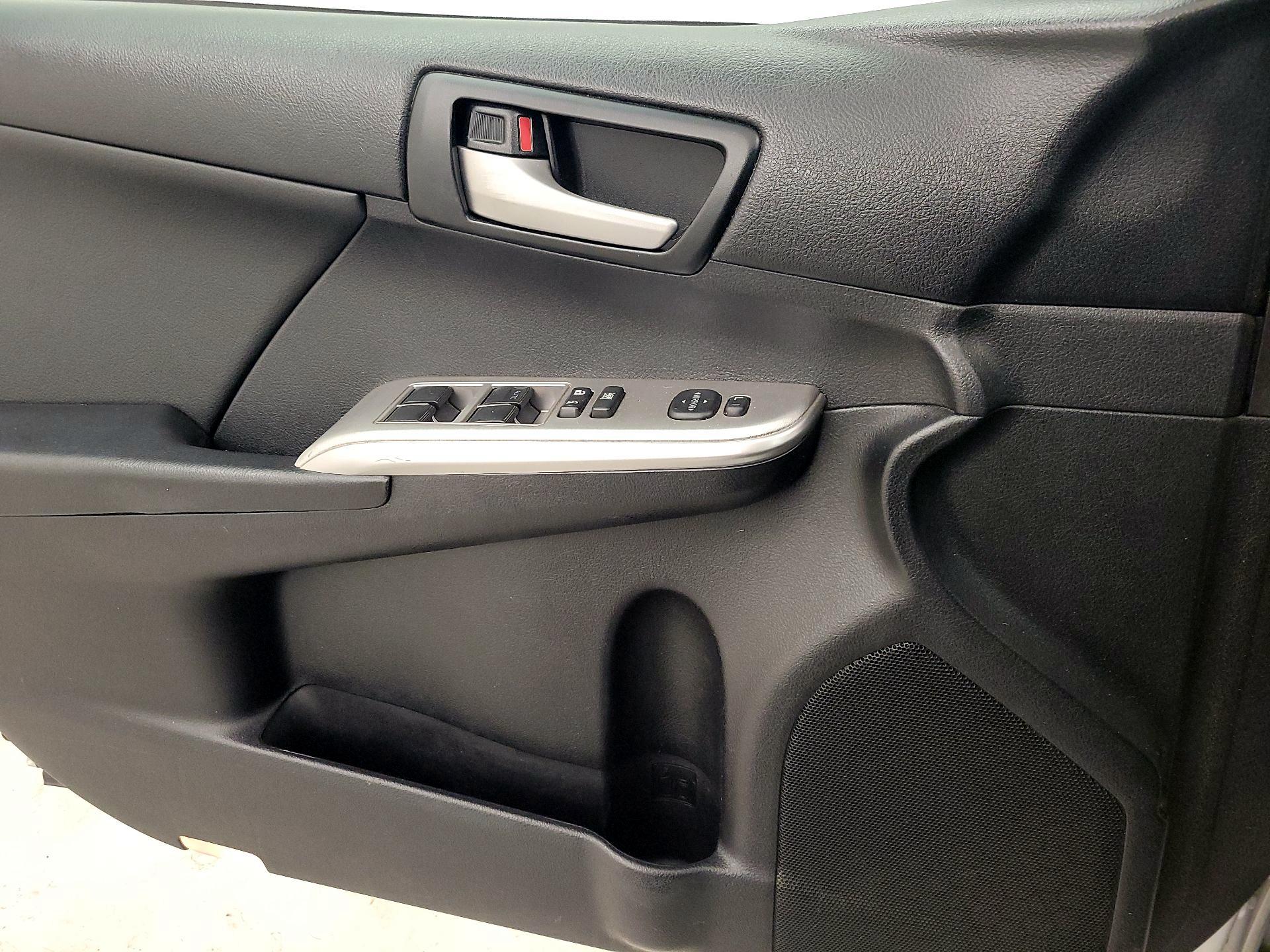Thumbnail: 2014 Toyota Camry - 12