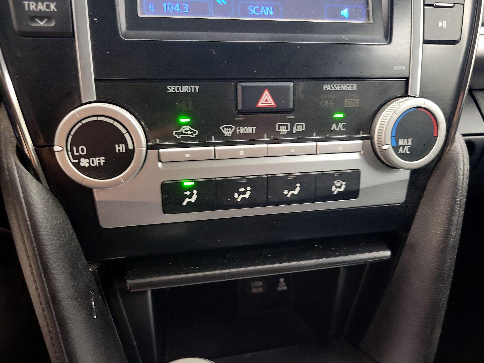 Thumbnail: 2014 Toyota Camry - 14