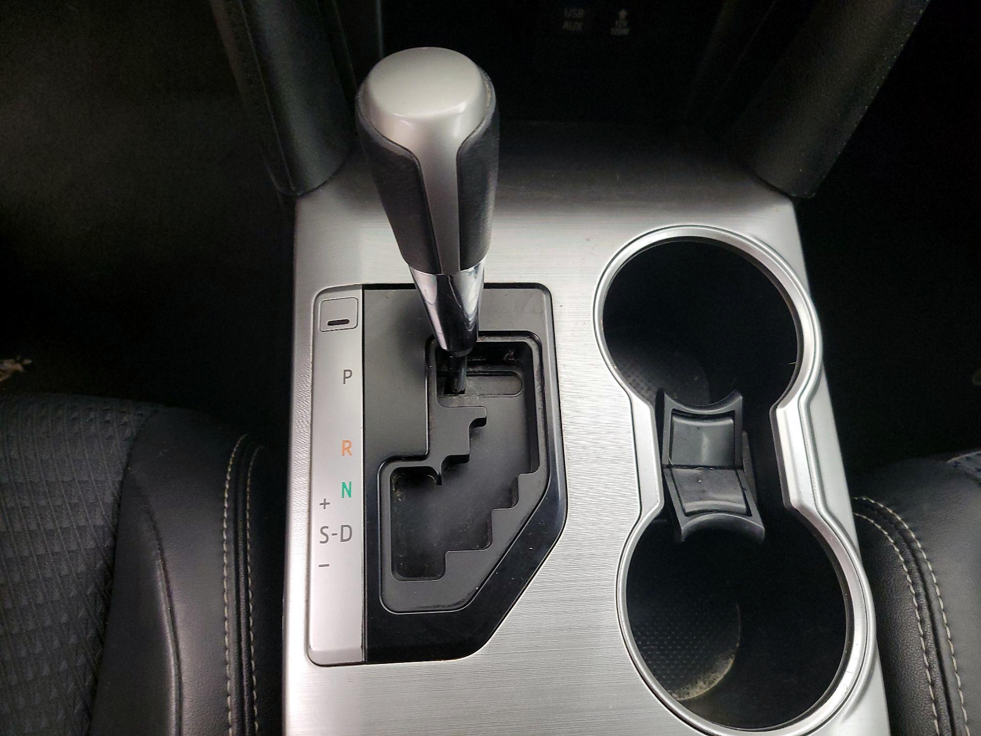 Thumbnail: 2014 Toyota Camry - 15