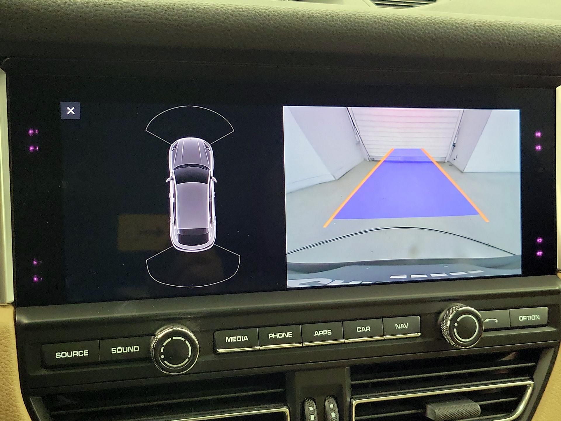 Thumbnail: 2021 Porsche Macan - 15