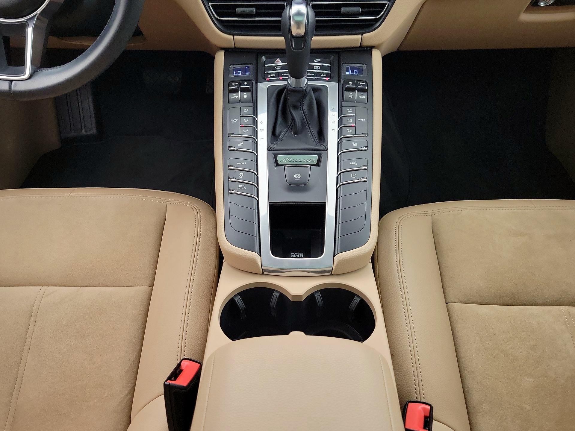 Thumbnail: 2021 Porsche Macan - 18