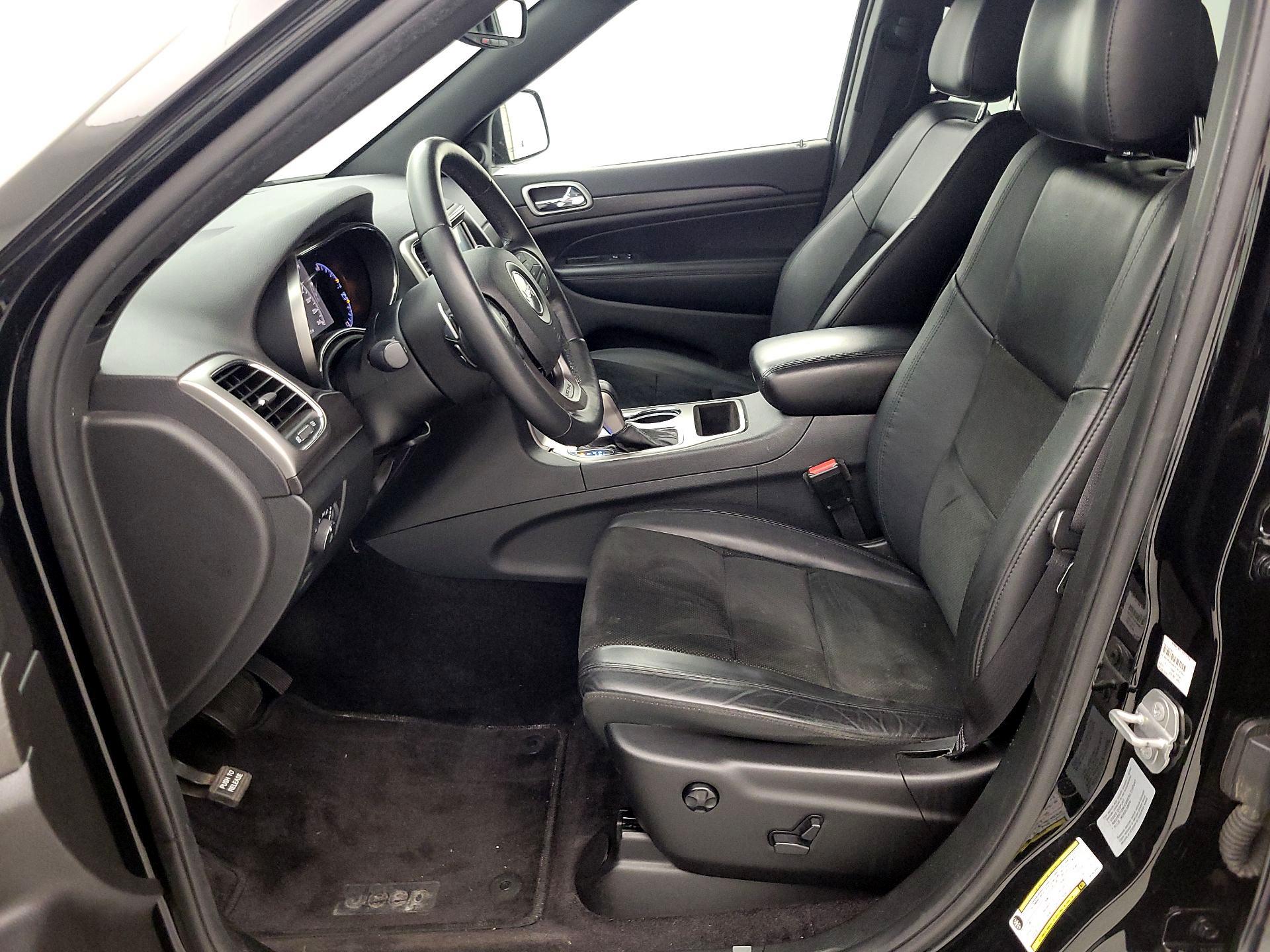 Thumbnail: 2016 Jeep Grand Cherokee - 11