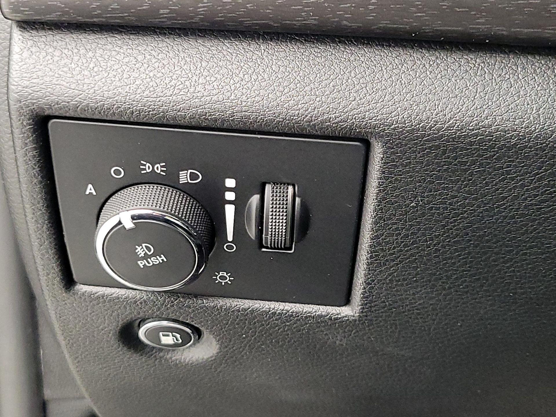 Thumbnail: 2016 Jeep Grand Cherokee - 13