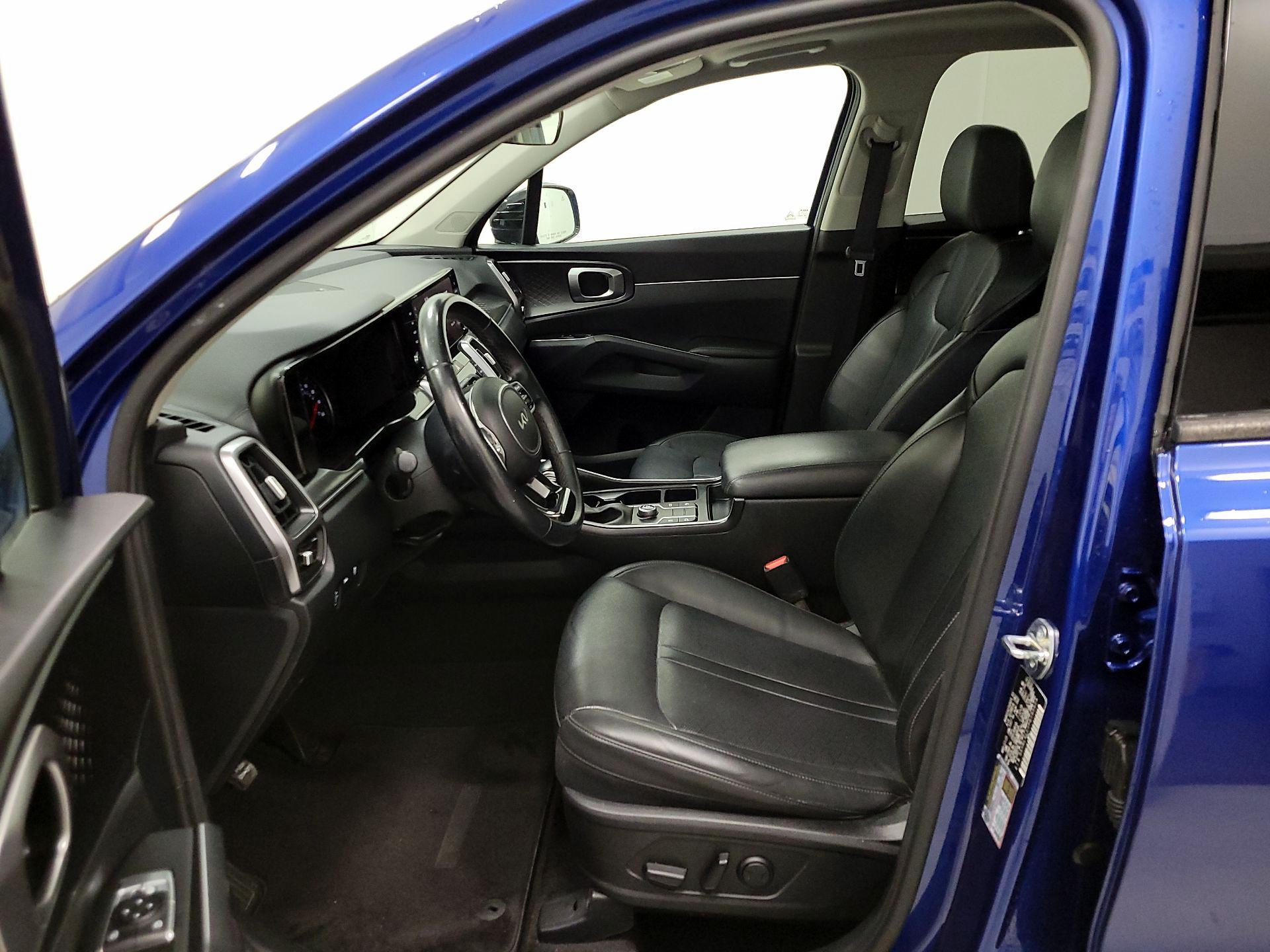 Thumbnail: 2023 Kia Sorento - 11