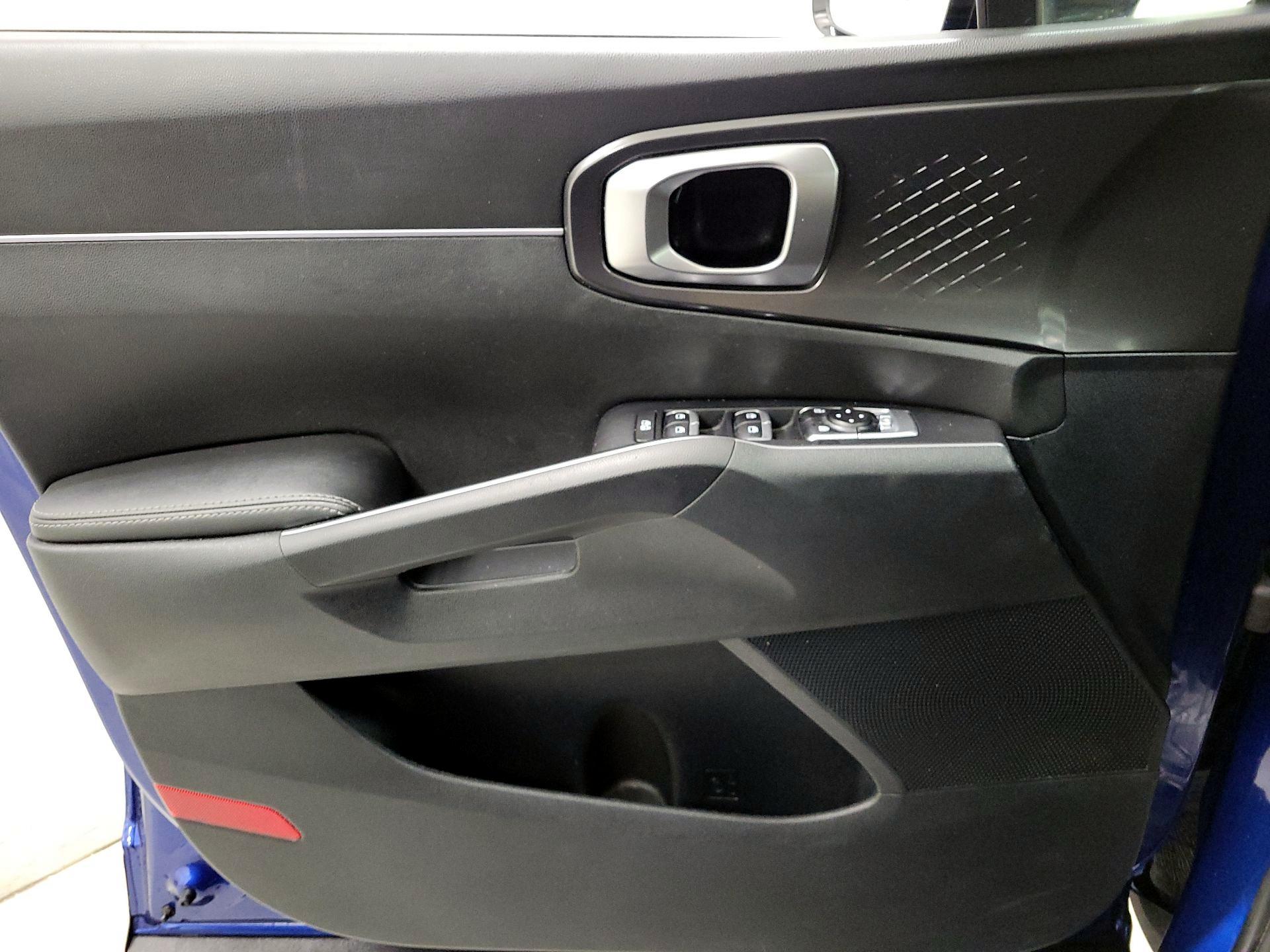 Thumbnail: 2023 Kia Sorento - 12