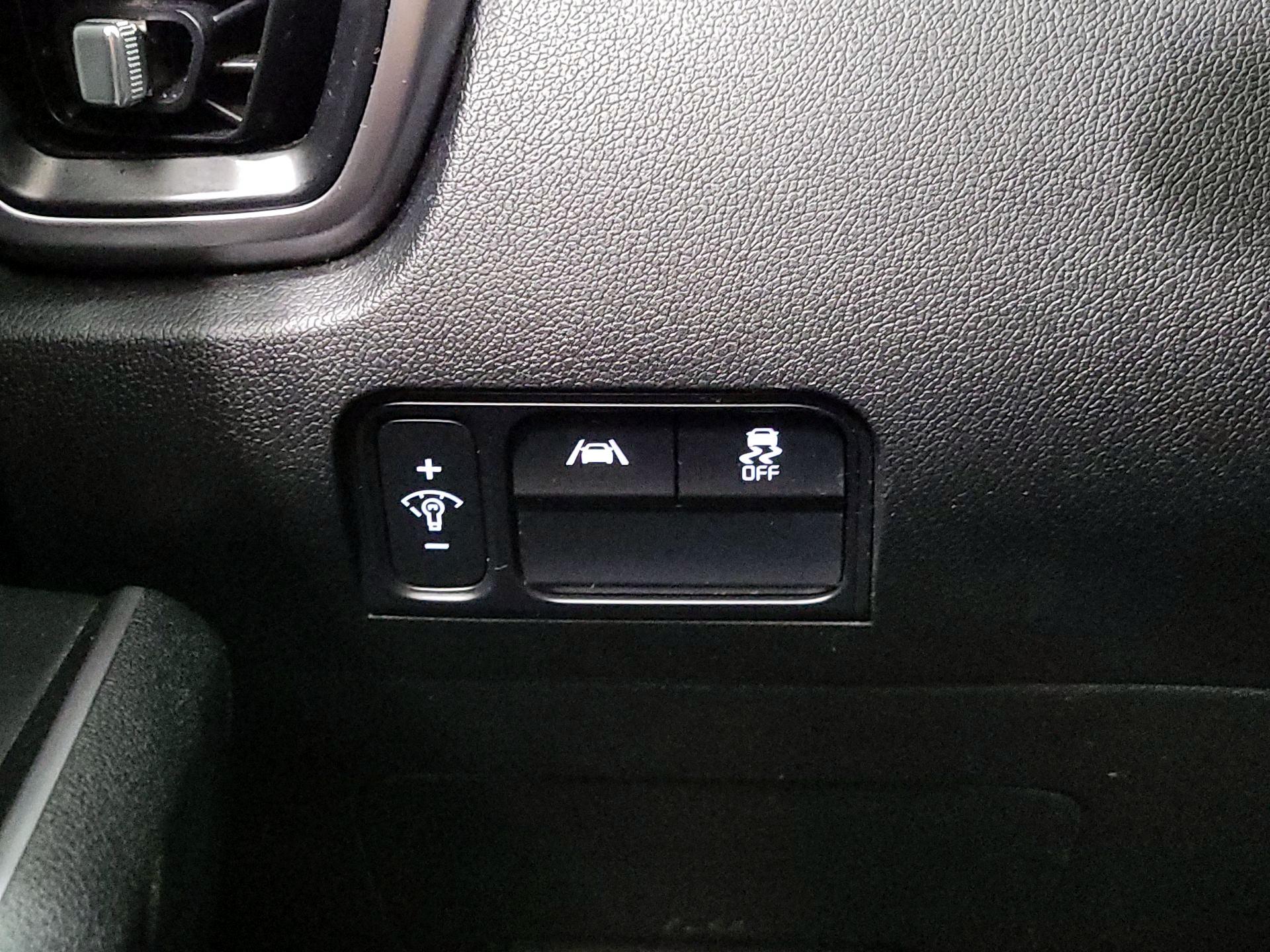 Thumbnail: 2023 Kia Sorento - 13