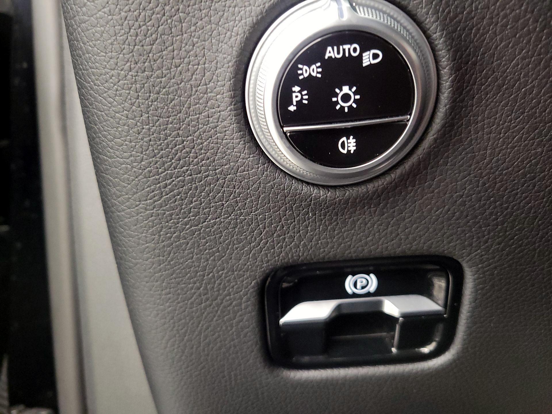 Thumbnail: 2024 Mercedes-Benz GLC - 13