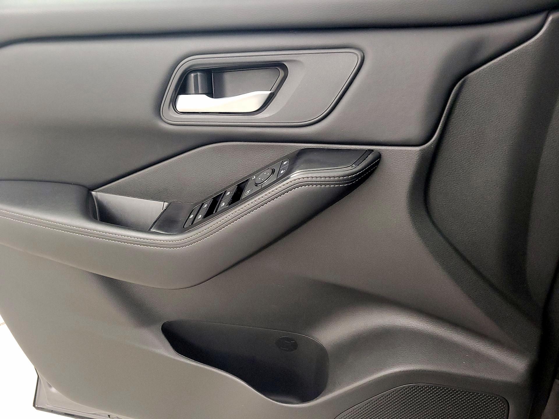 Thumbnail: 2025 Nissan Rogue - 12