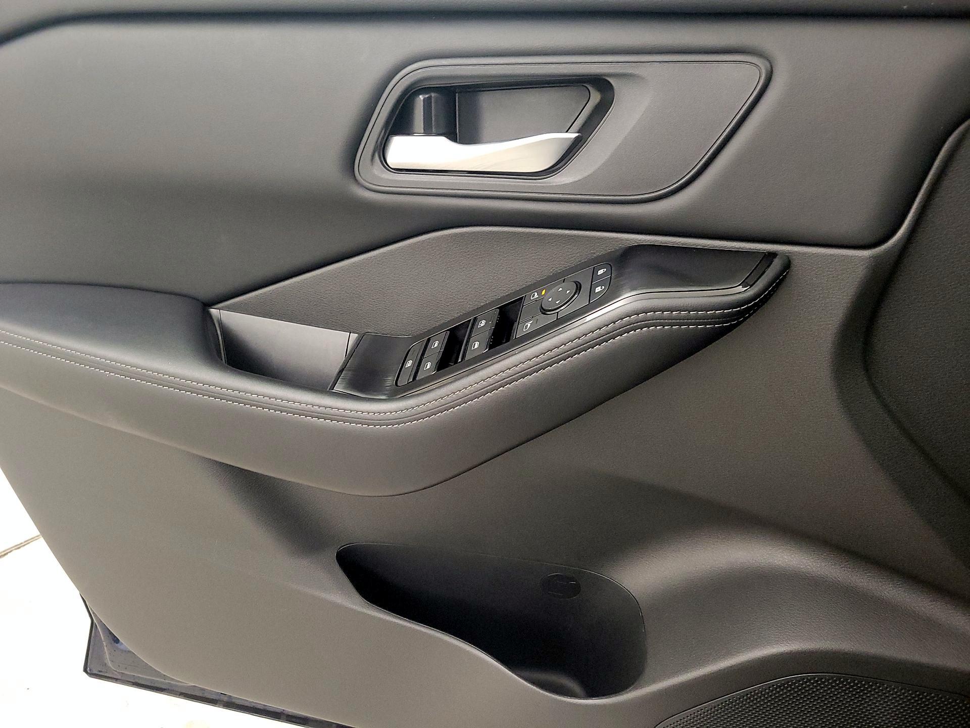 Thumbnail: 2025 Nissan Rogue - 12