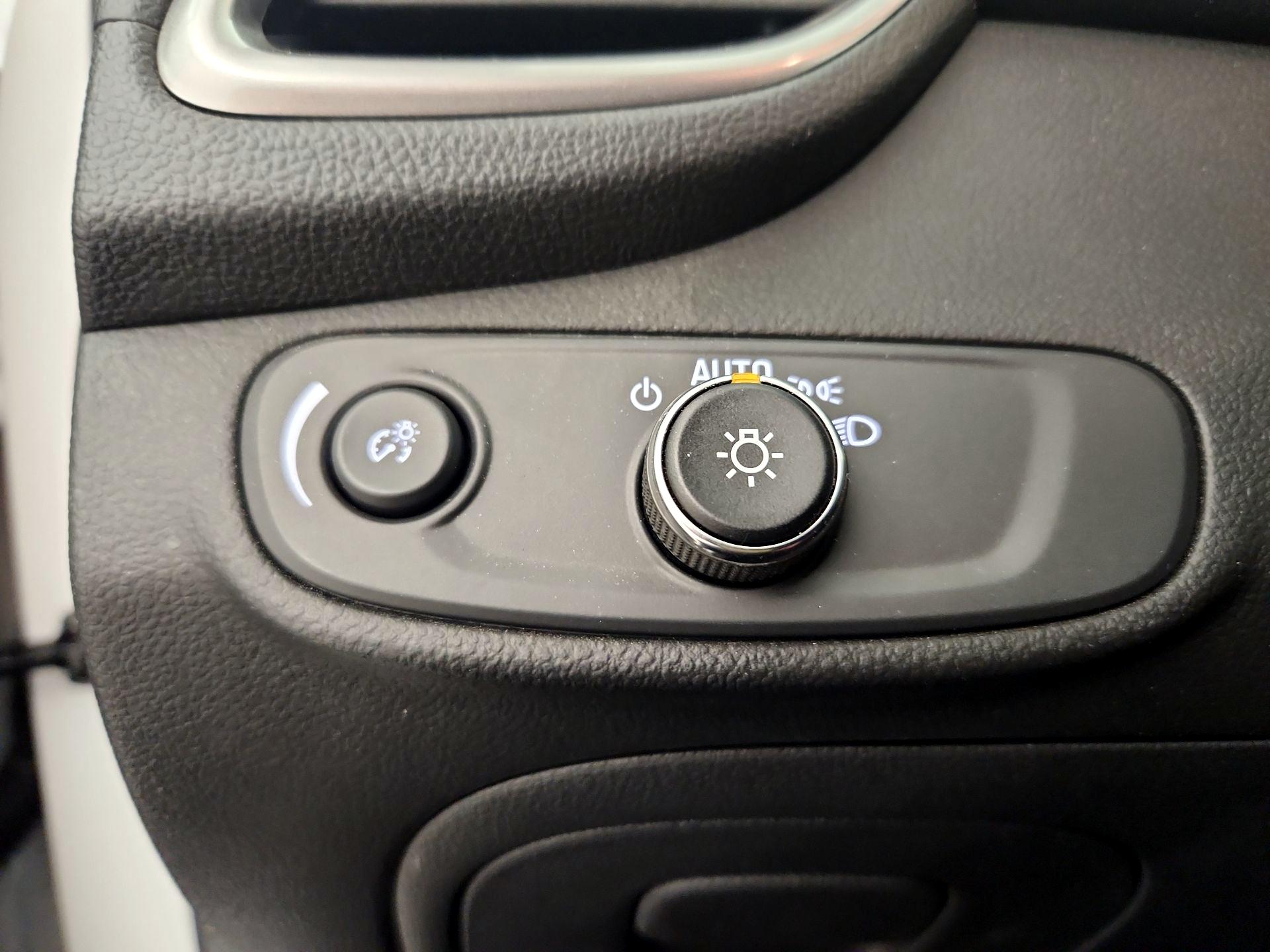 Thumbnail: 2022 Chevrolet Trax - 13