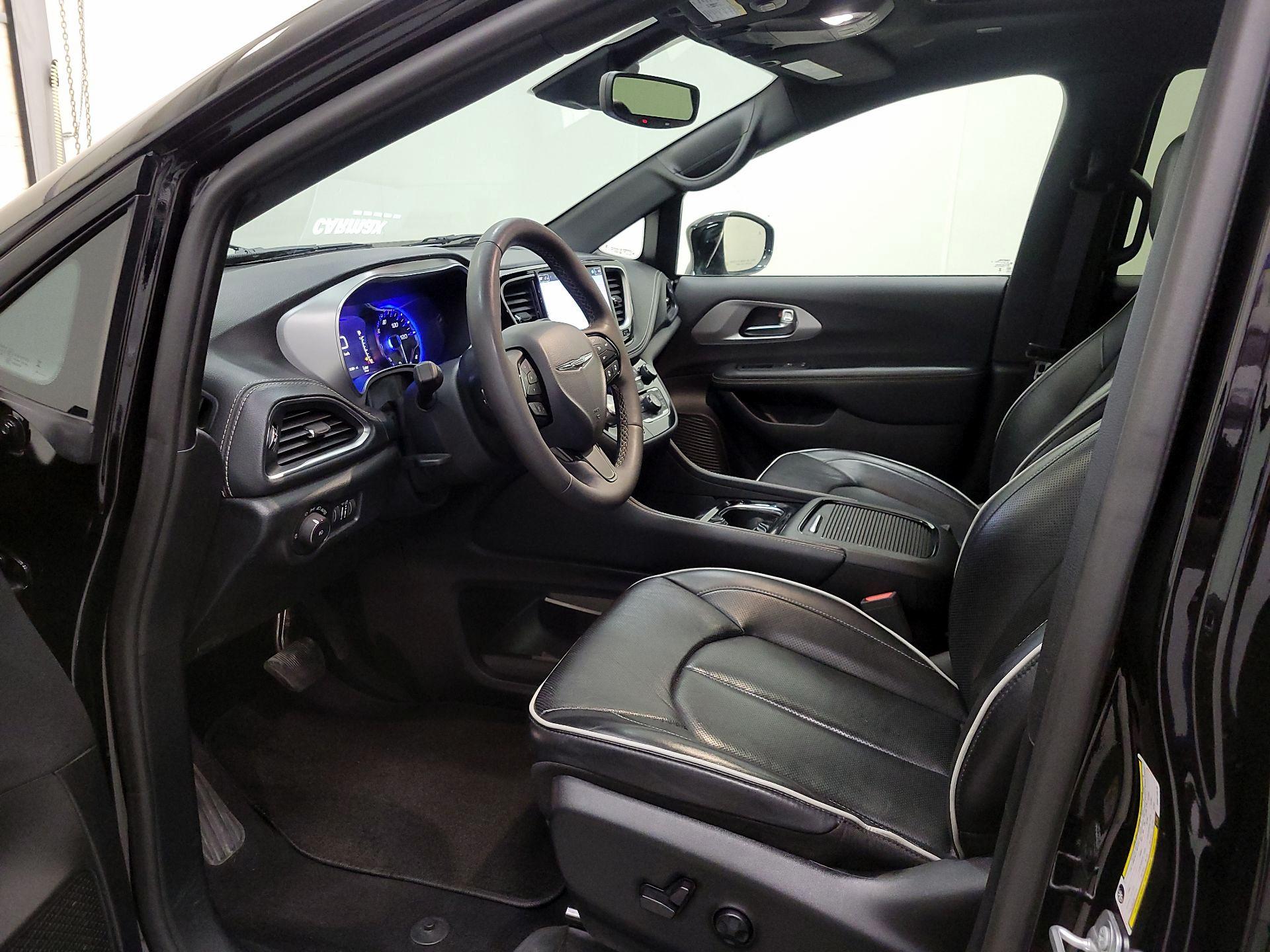 Thumbnail: 2025 Chrysler Pacifica - 11