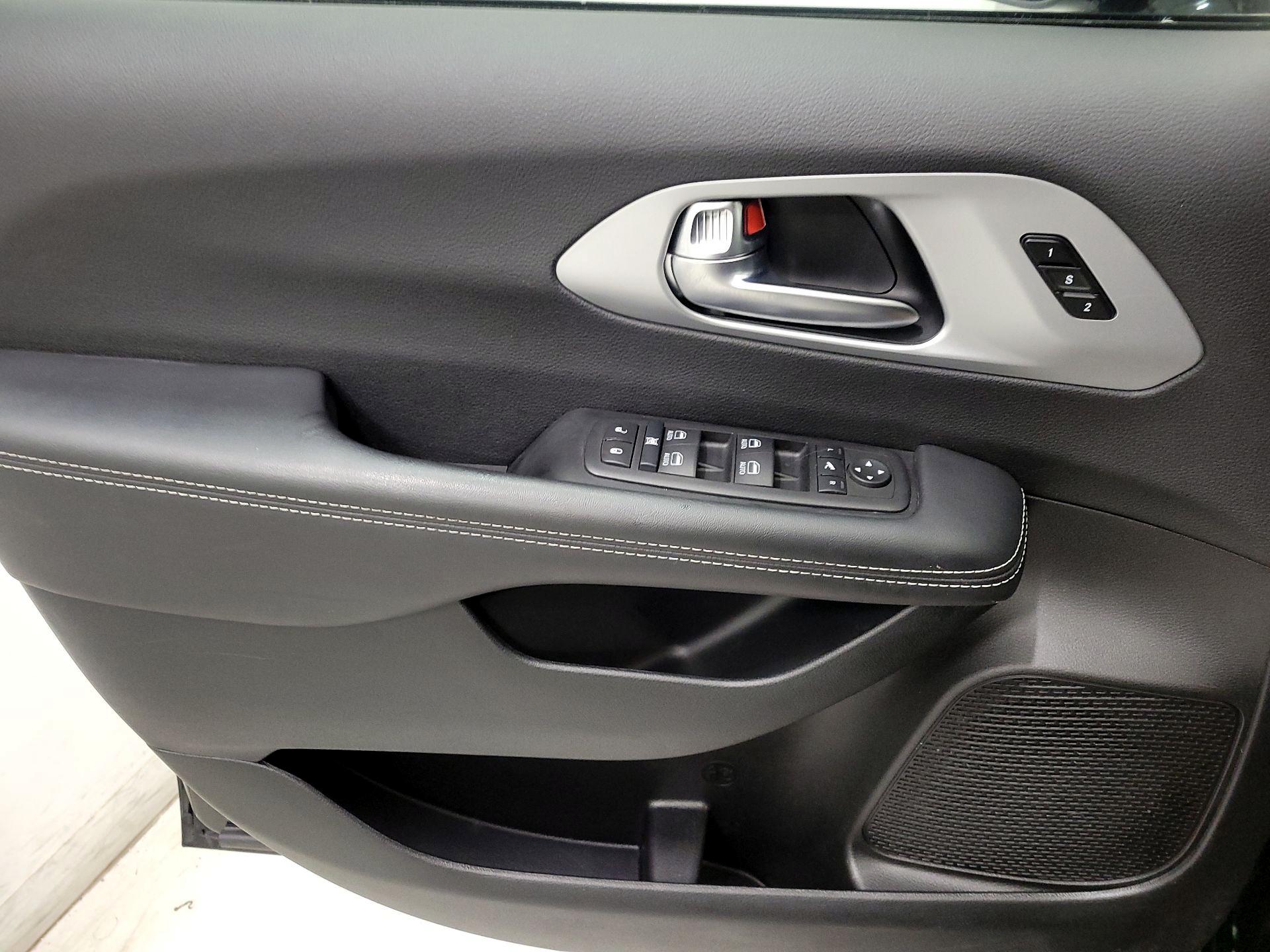 Thumbnail: 2025 Chrysler Pacifica - 12