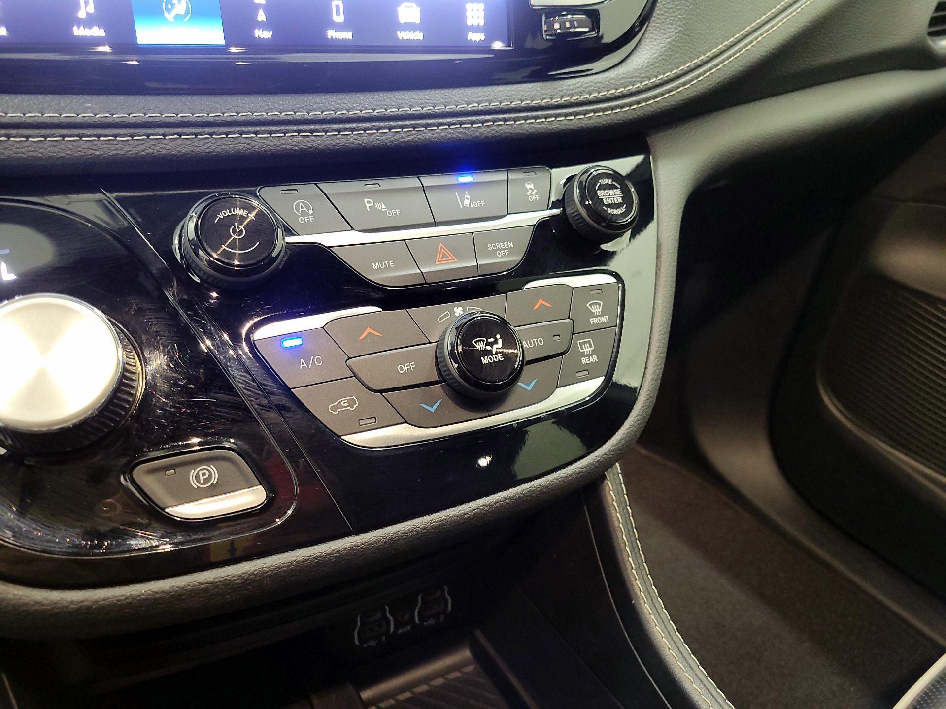 Thumbnail: 2025 Chrysler Pacifica - 17