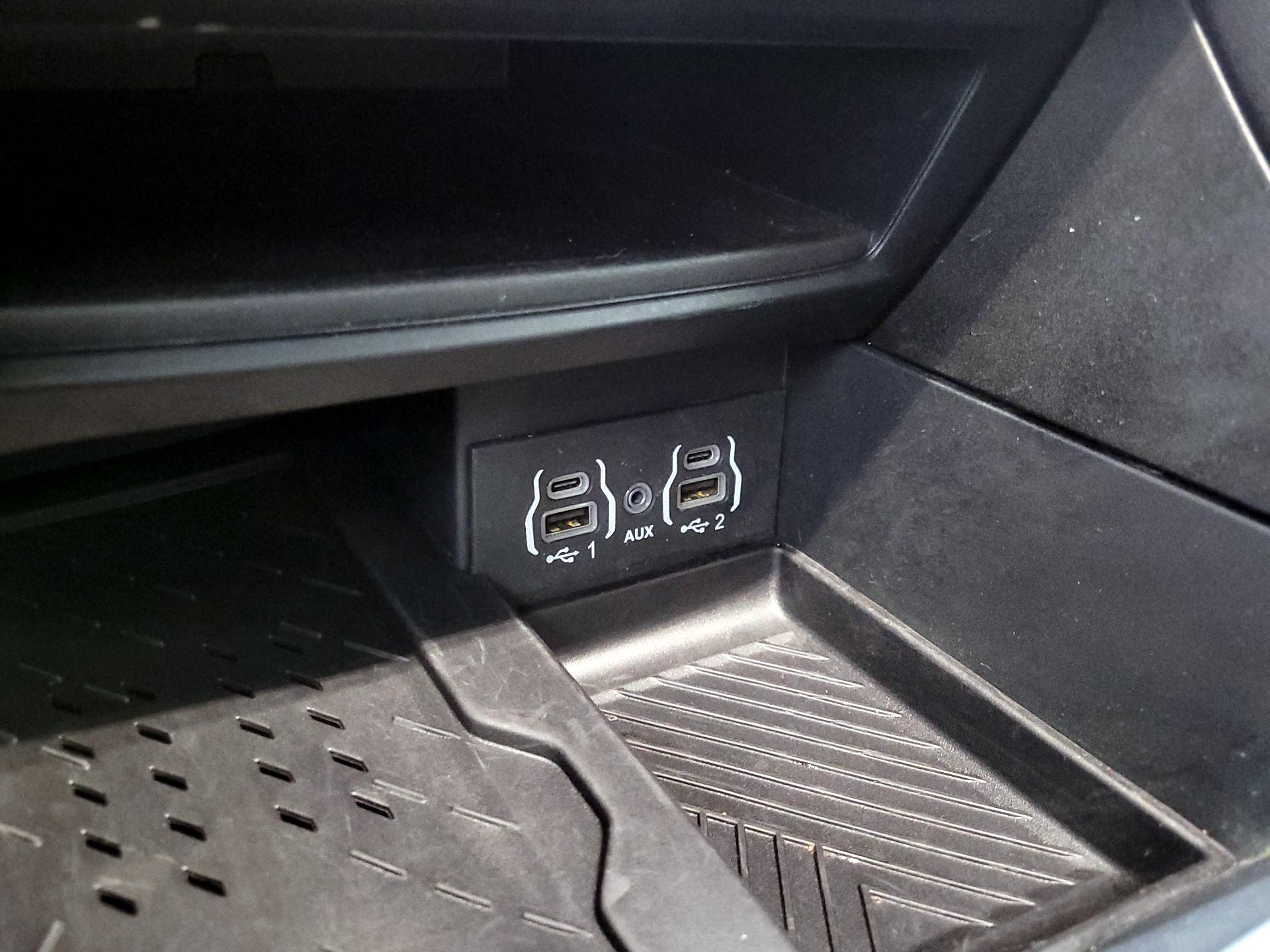 Thumbnail: 2025 Chrysler Pacifica - 19