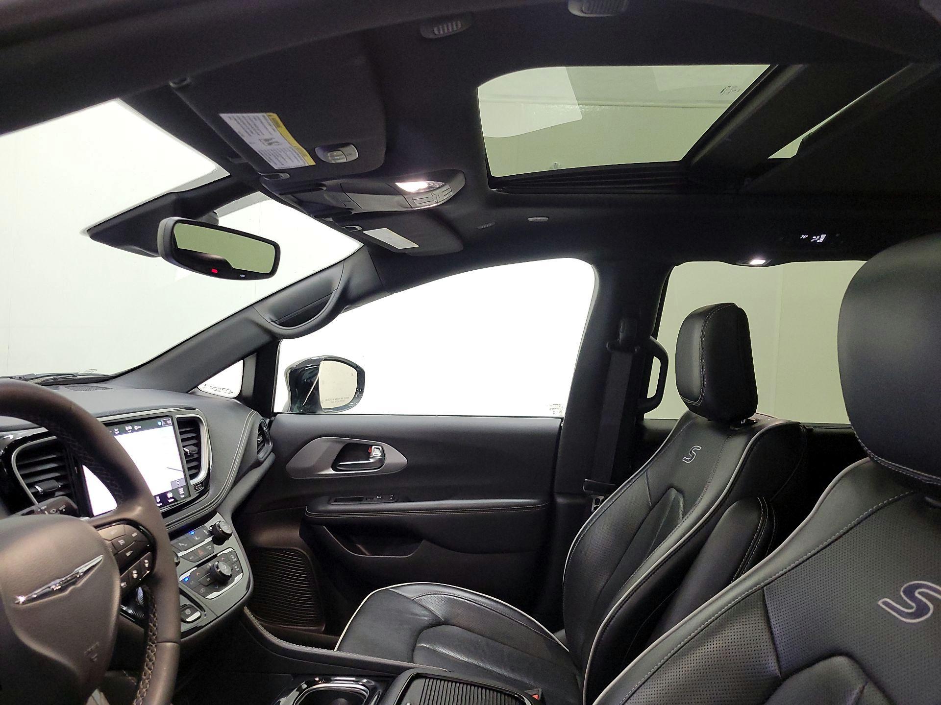 Thumbnail: 2025 Chrysler Pacifica - 20