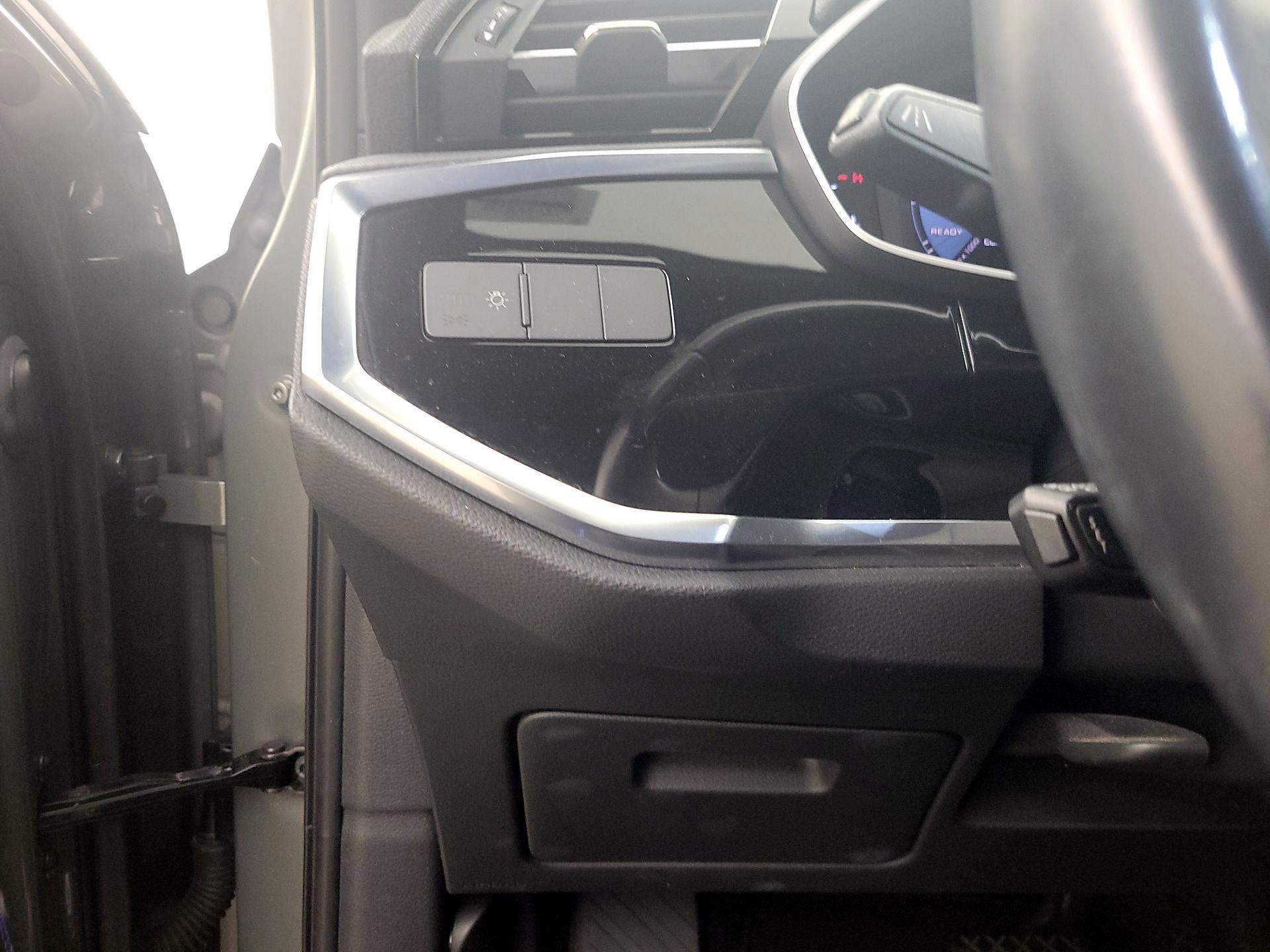 Thumbnail: 2020 Audi Q3 - 13