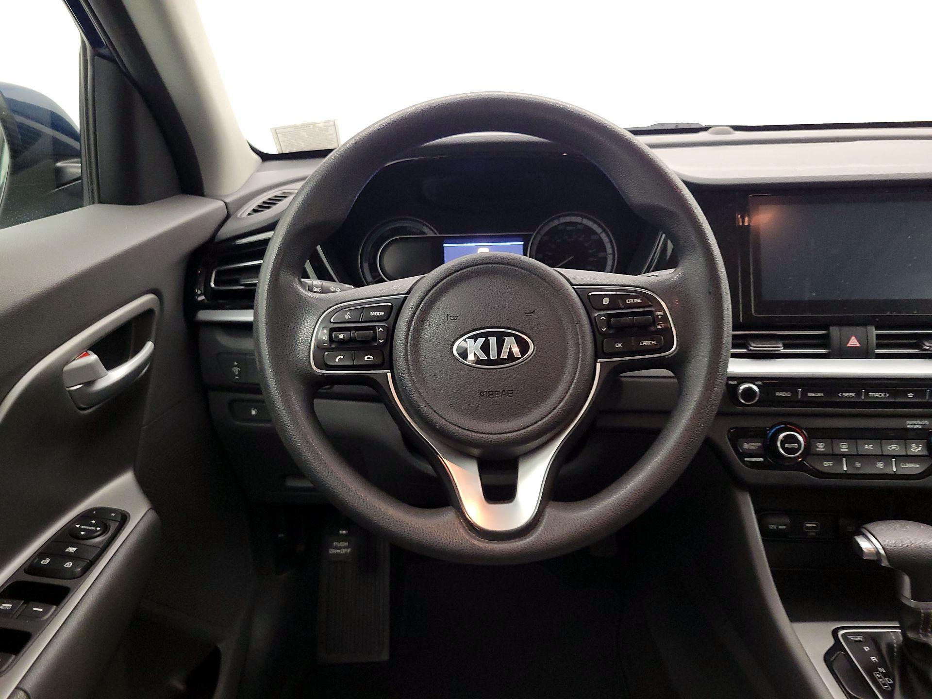 Thumbnail: 2020 Kia Niro - 10
