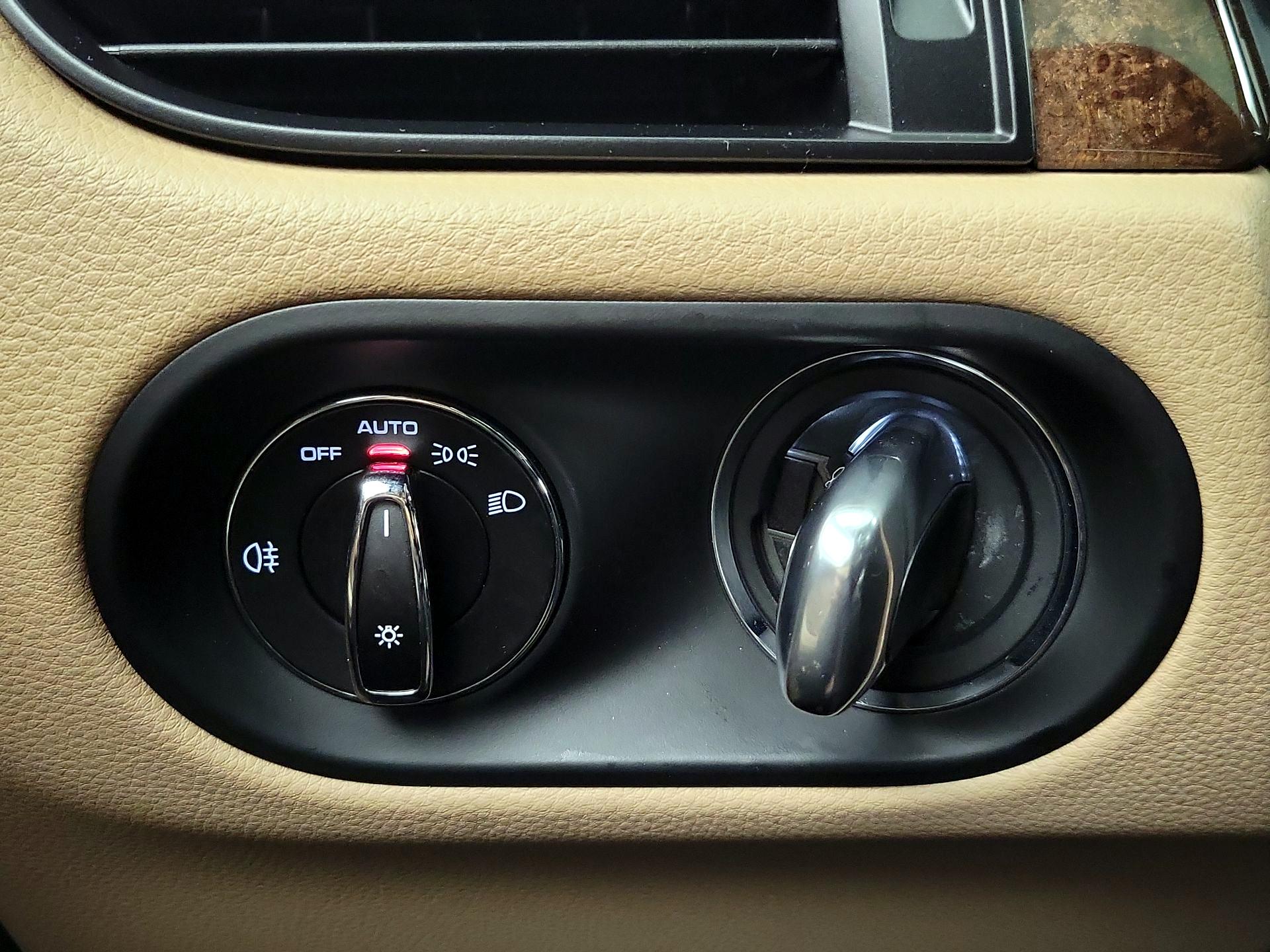 Thumbnail: 2020 Porsche Macan - 13