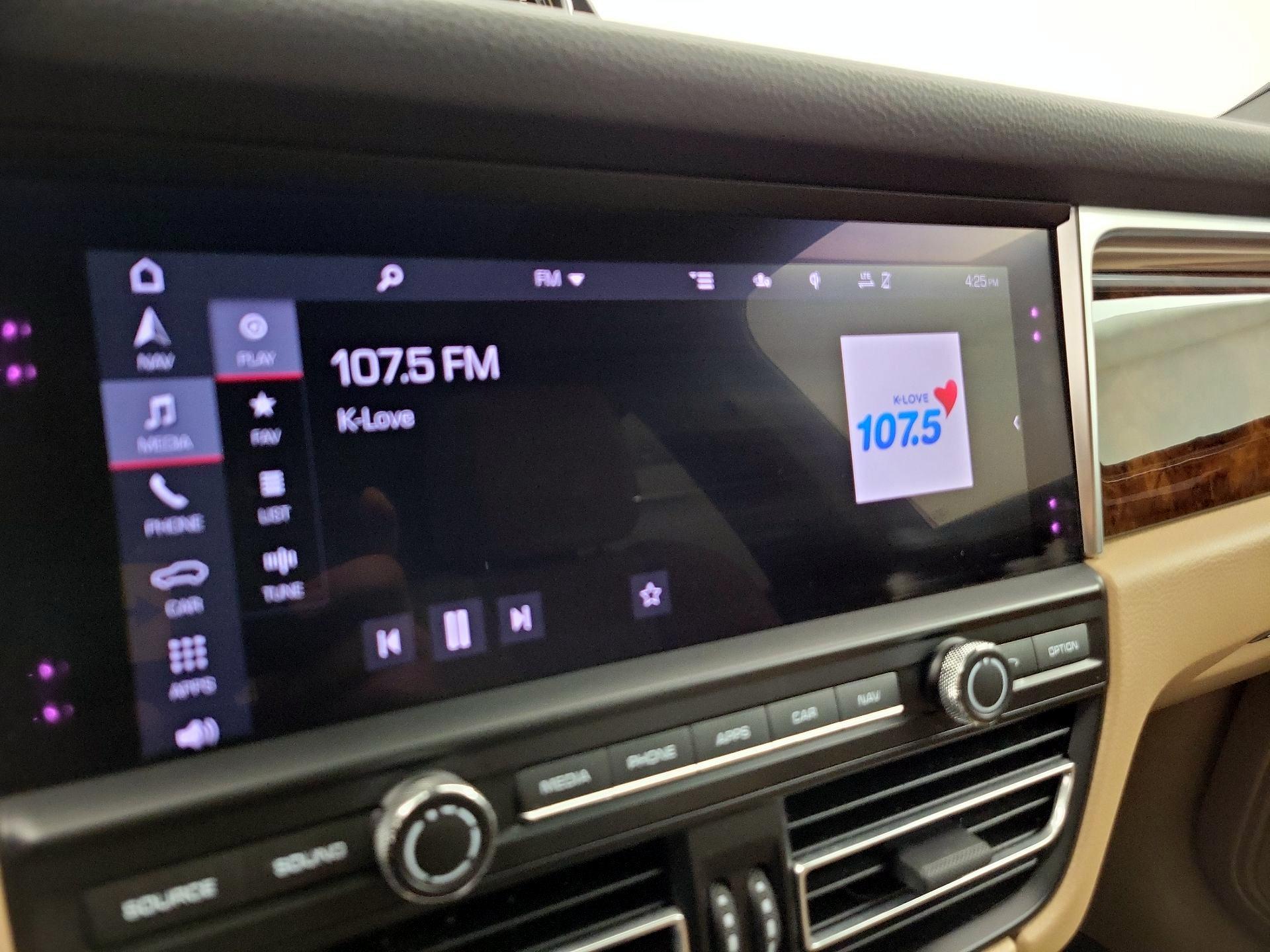 Thumbnail: 2020 Porsche Macan - 16