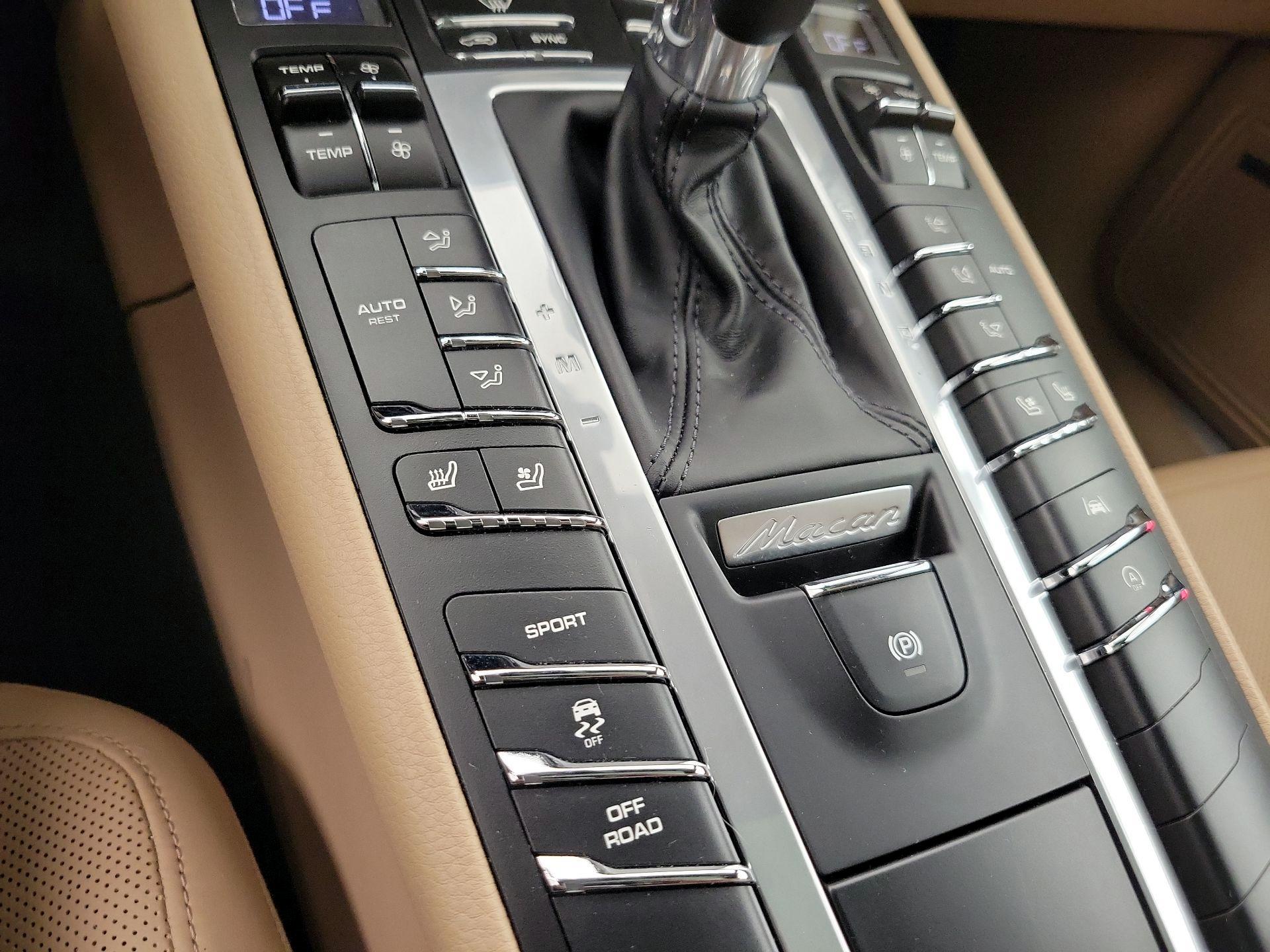 Thumbnail: 2020 Porsche Macan - 17