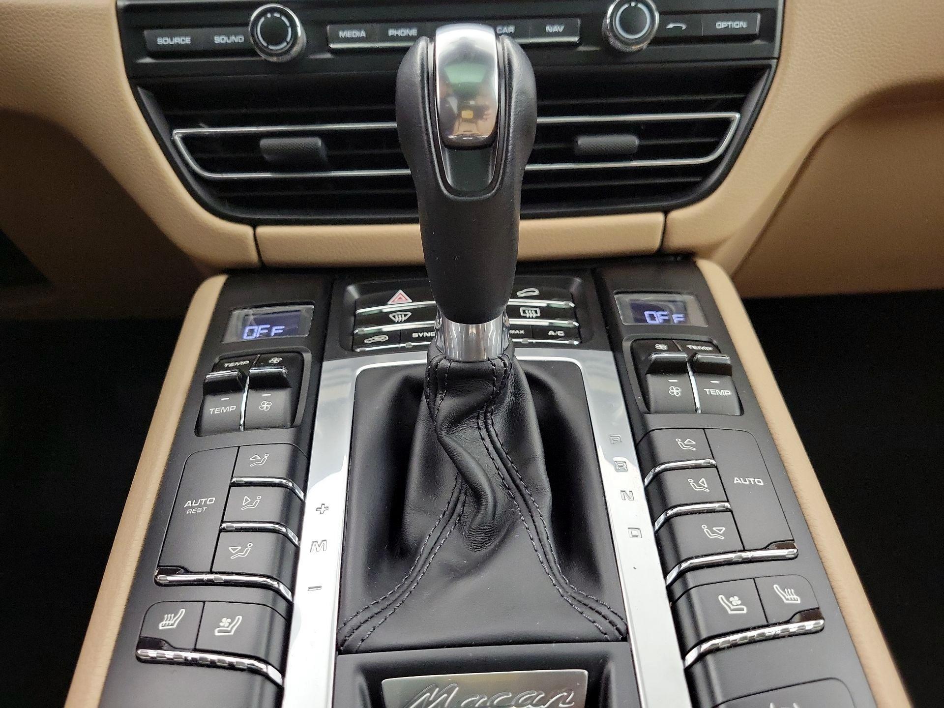 Thumbnail: 2020 Porsche Macan - 18