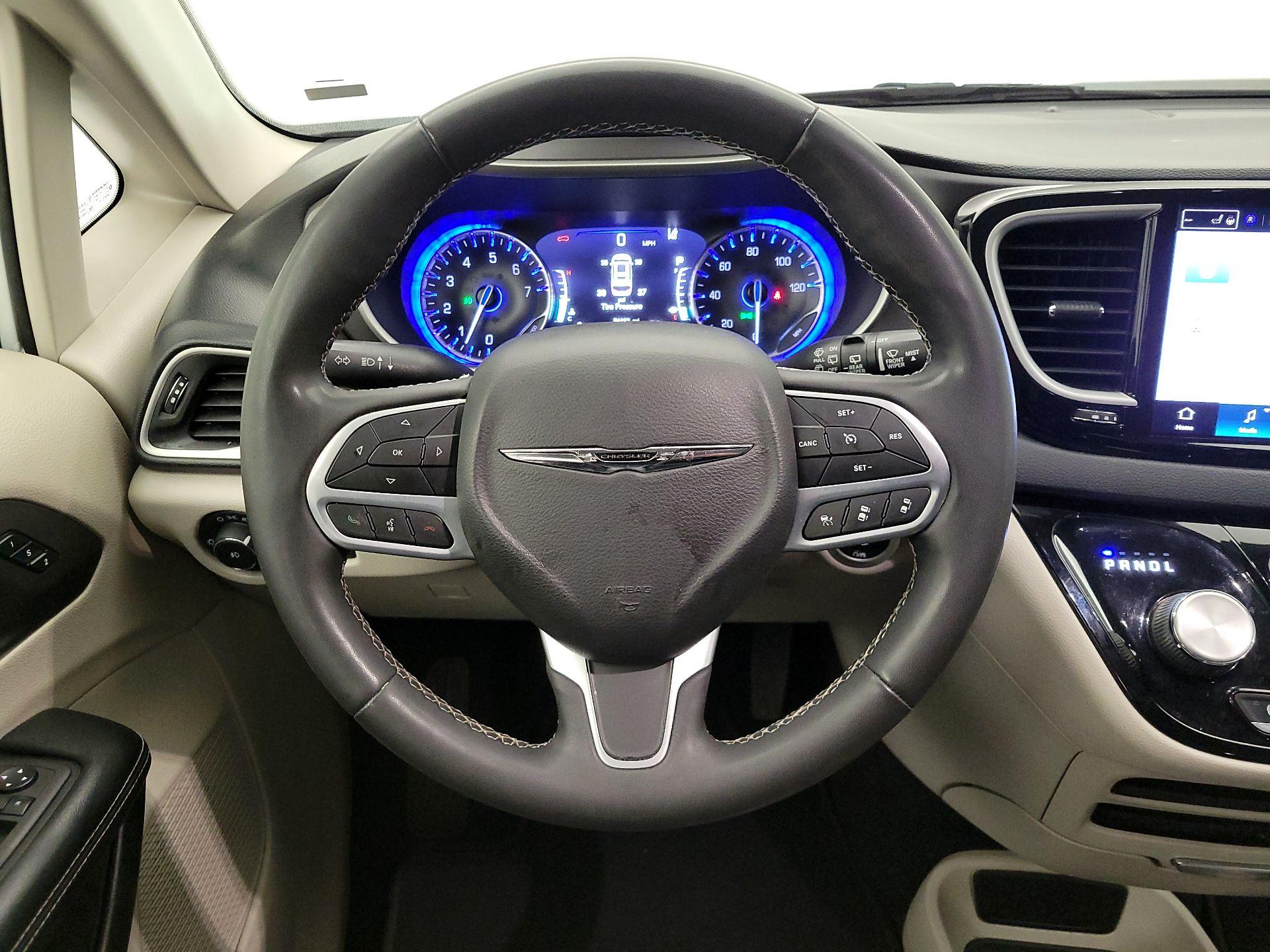 Thumbnail: 2022 Chrysler Pacifica - 10