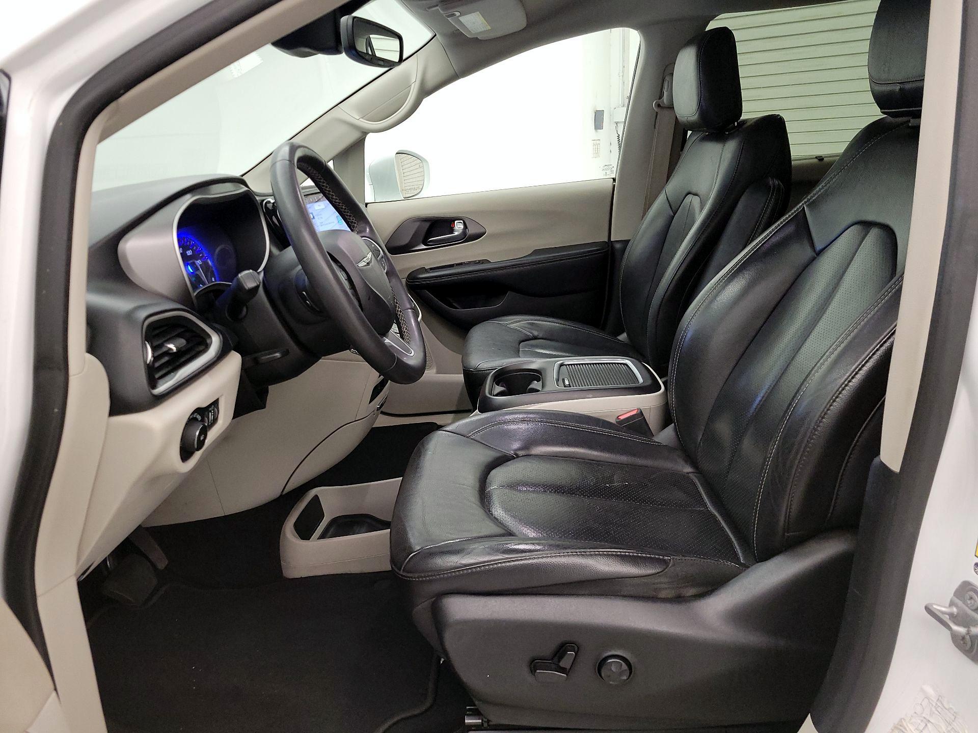 Thumbnail: 2022 Chrysler Pacifica - 11