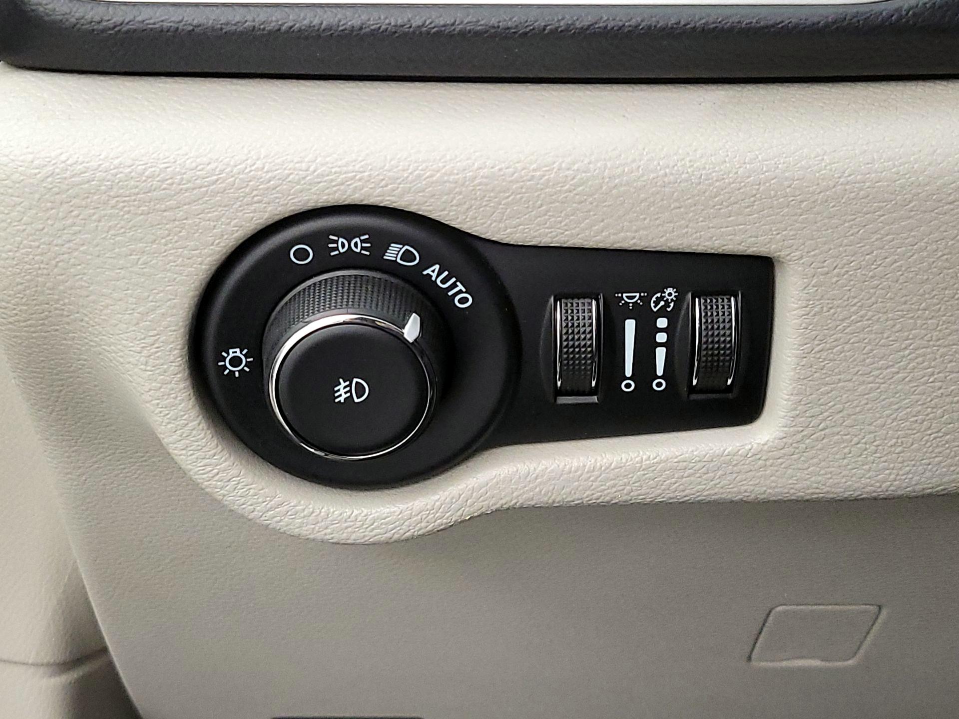 Thumbnail: 2022 Chrysler Pacifica - 13