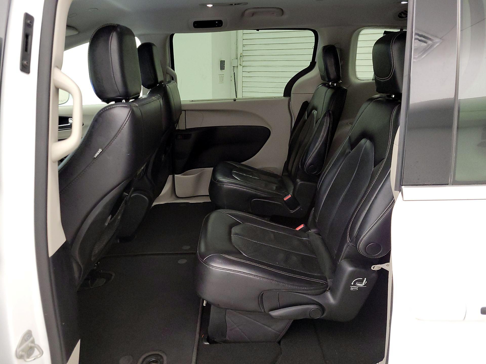 Thumbnail: 2022 Chrysler Pacifica - 19