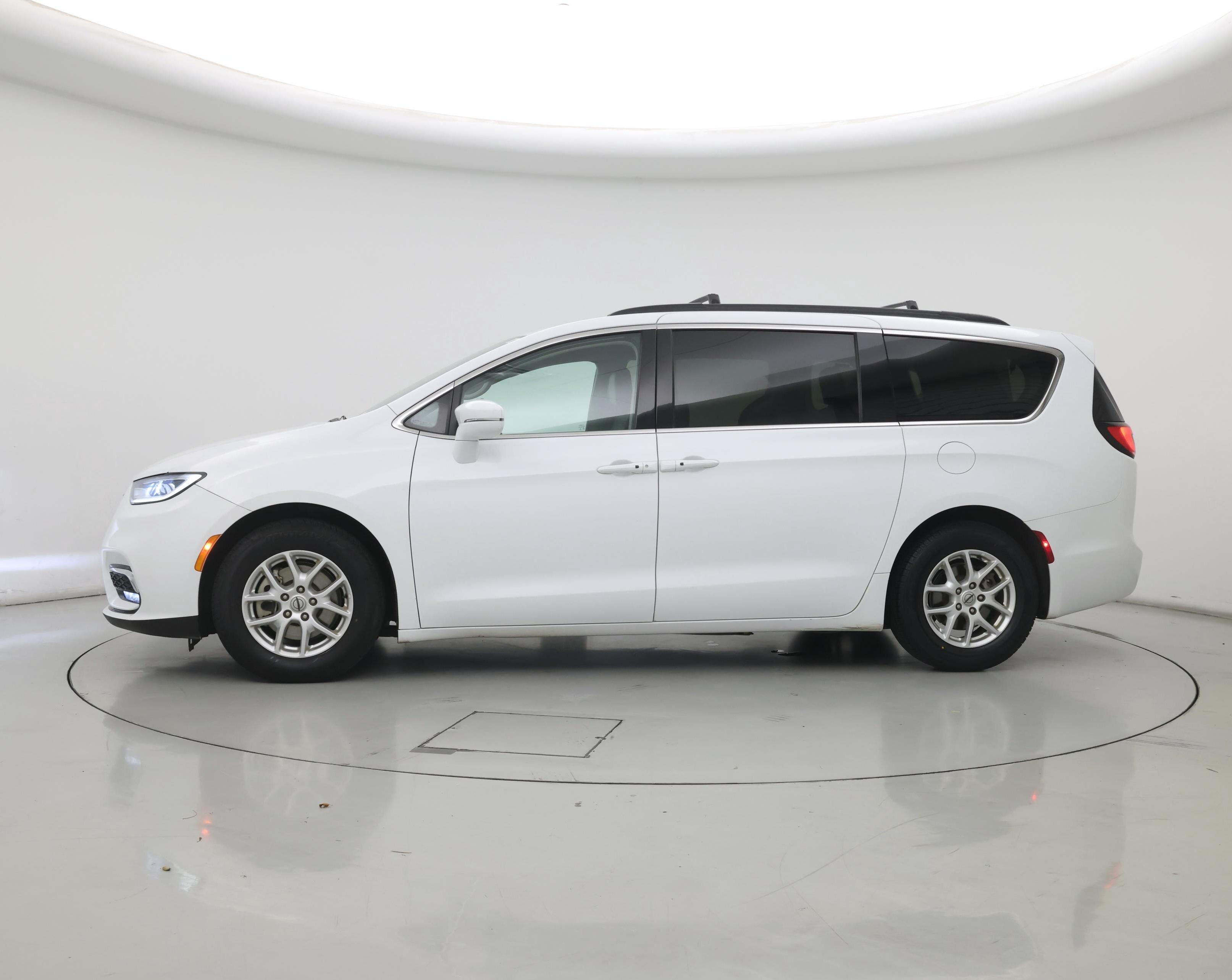 Thumbnail: 2022 Chrysler Pacifica - 3