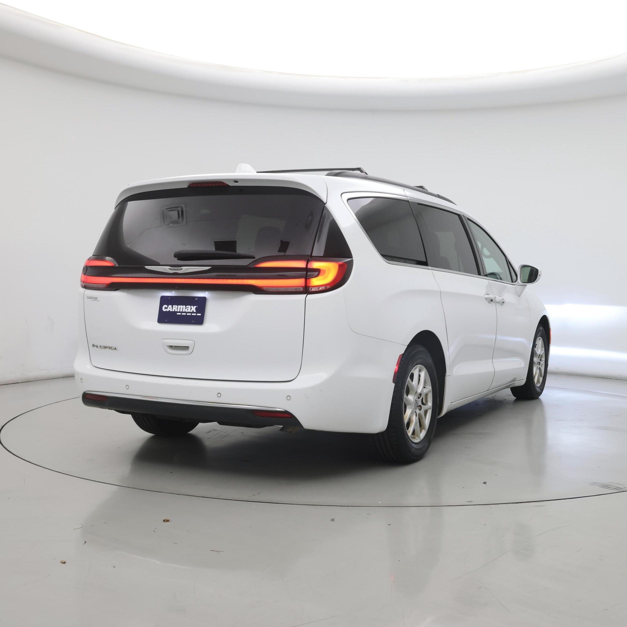Thumbnail: 2022 Chrysler Pacifica - 8
