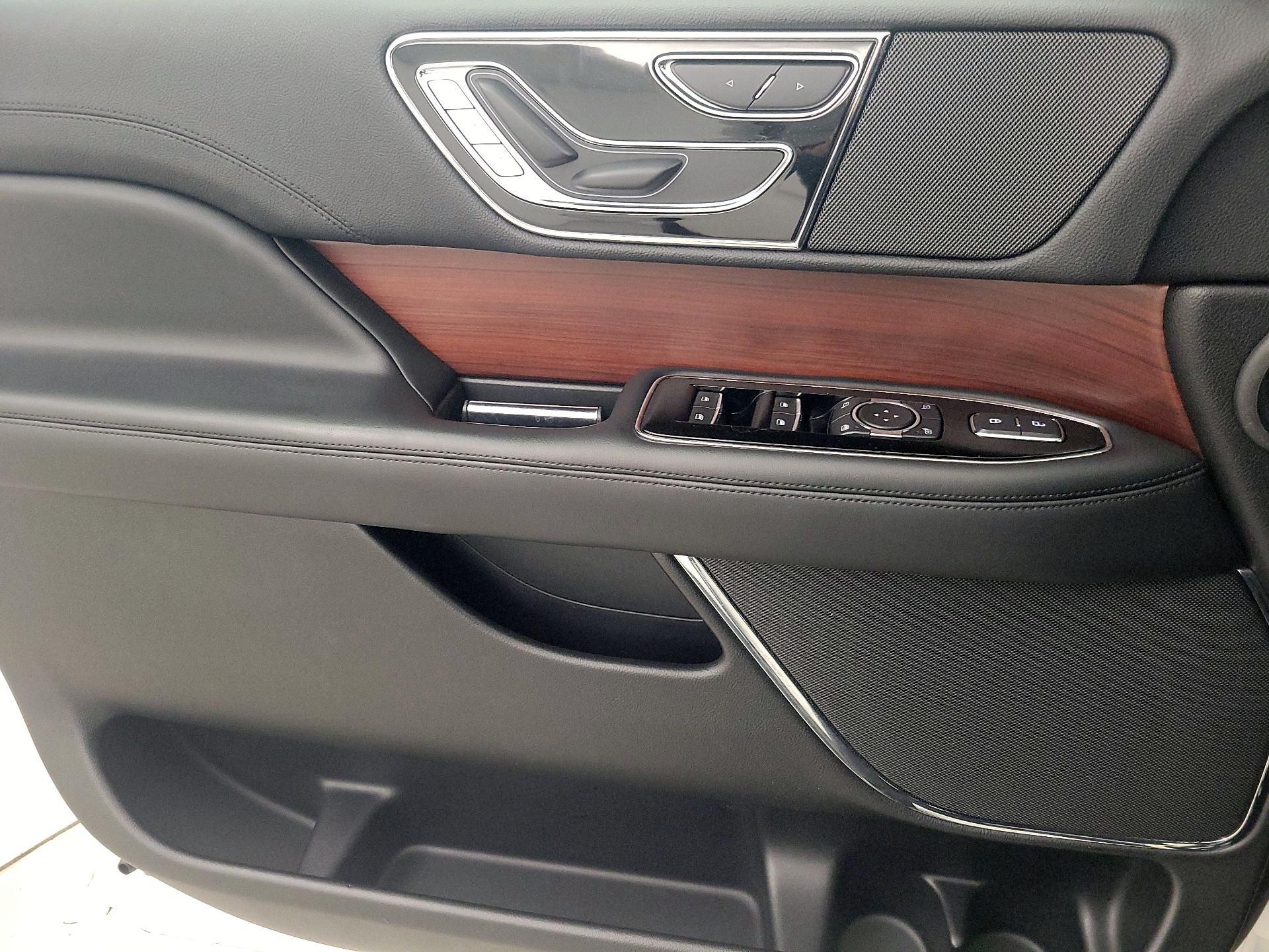 Thumbnail: 2021 Lincoln Navigator - 12