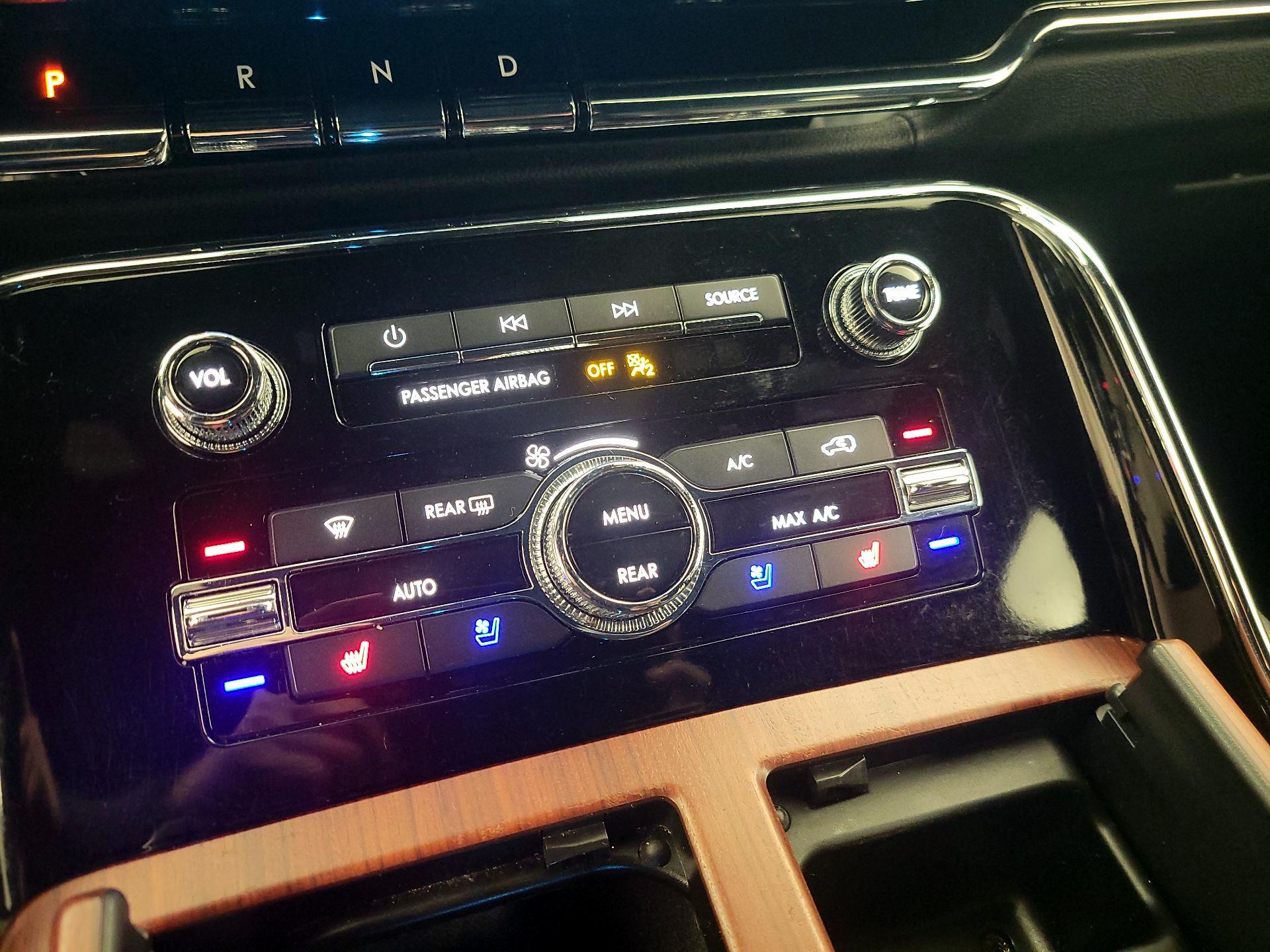 Thumbnail: 2021 Lincoln Navigator - 17