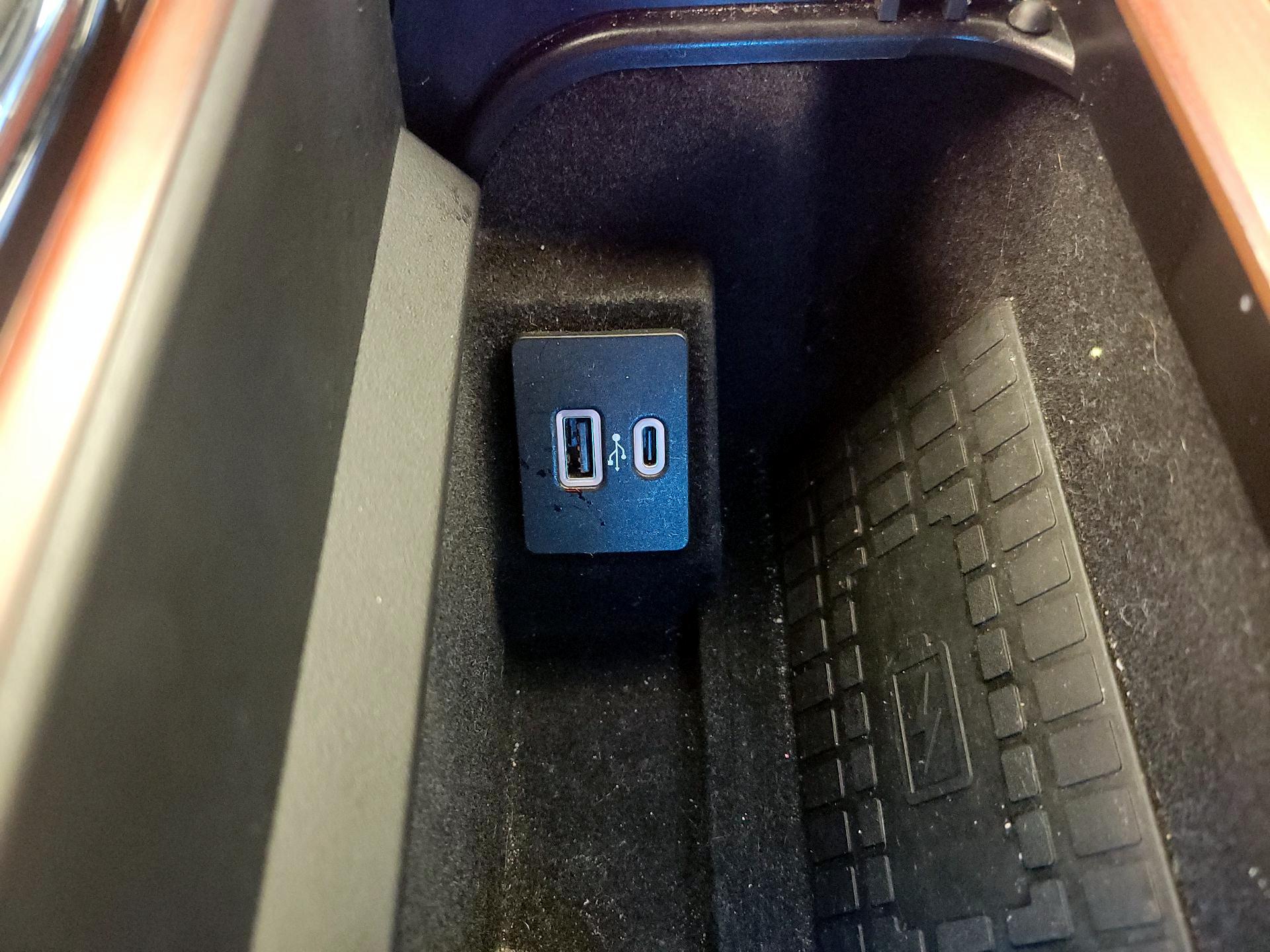 Thumbnail: 2021 Lincoln Navigator - 19