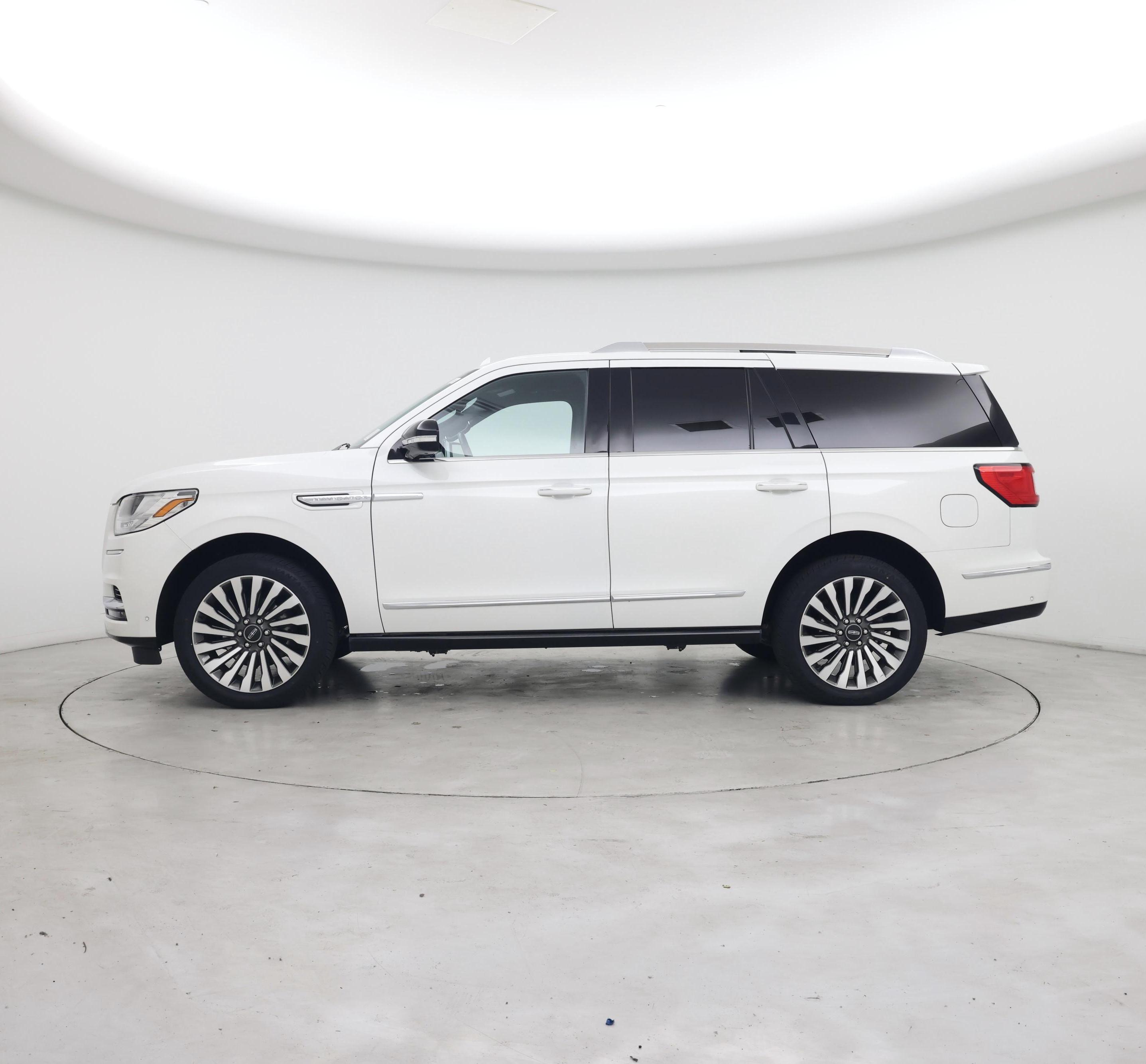 Thumbnail: 2021 Lincoln Navigator - 3