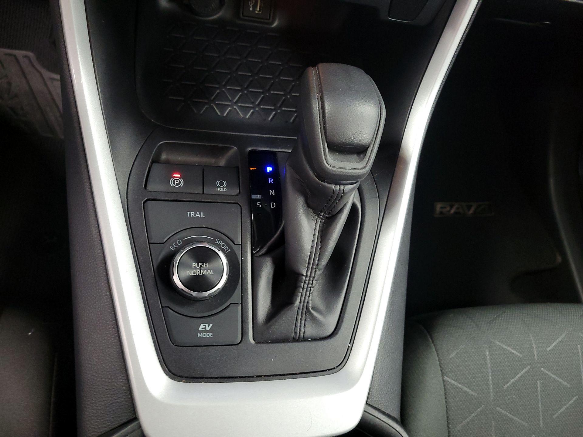 Thumbnail: 2024 Toyota RAV4 - 17