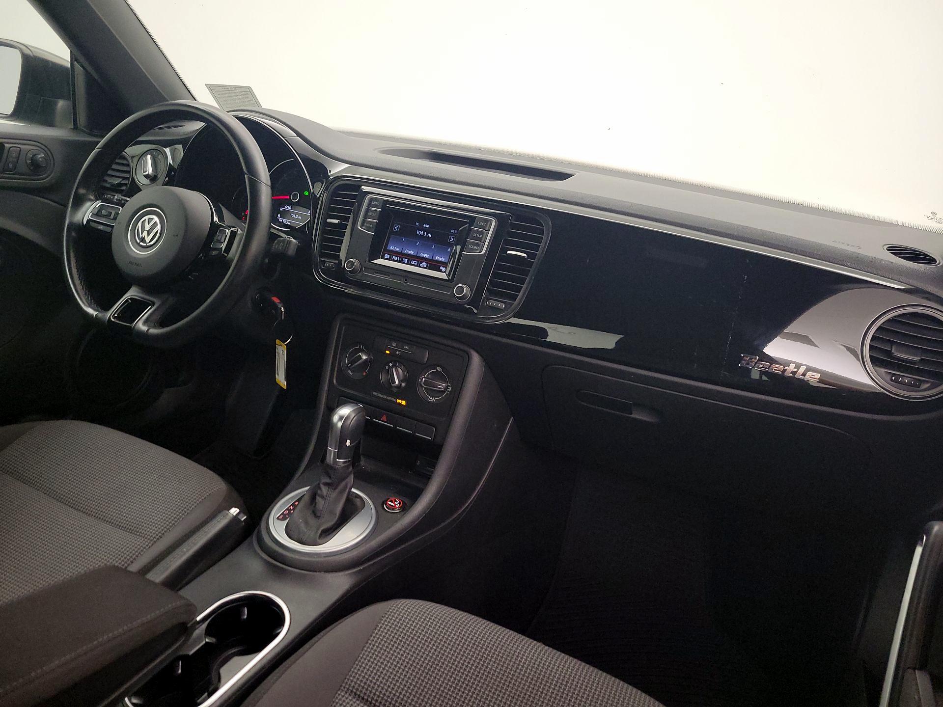 Thumbnail: 2017 Volkswagen Beetle - 9