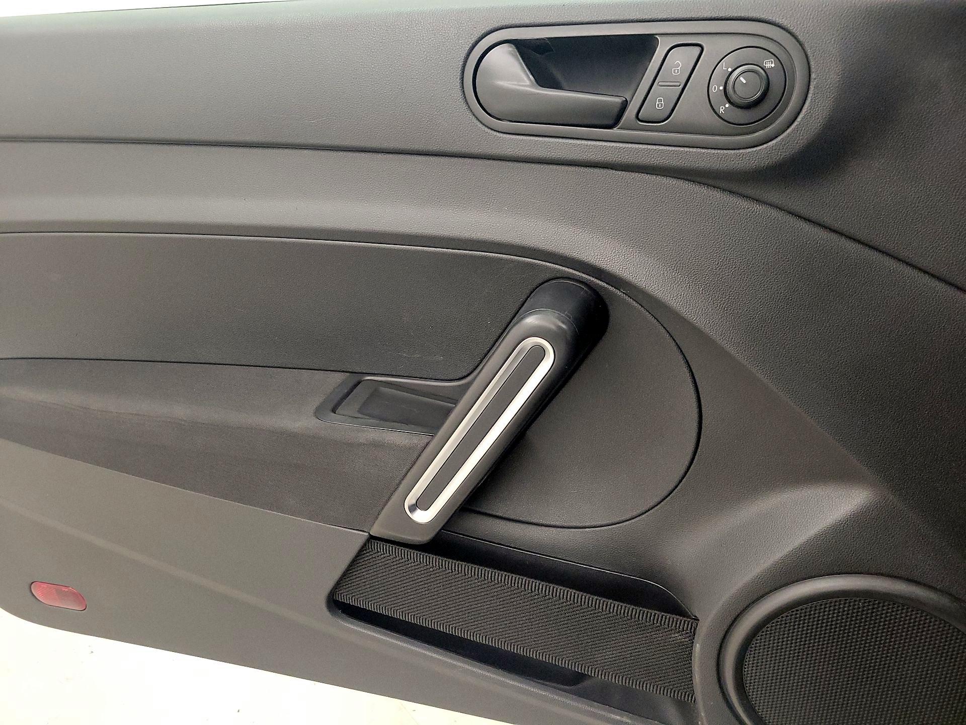 Thumbnail: 2017 Volkswagen Beetle - 12